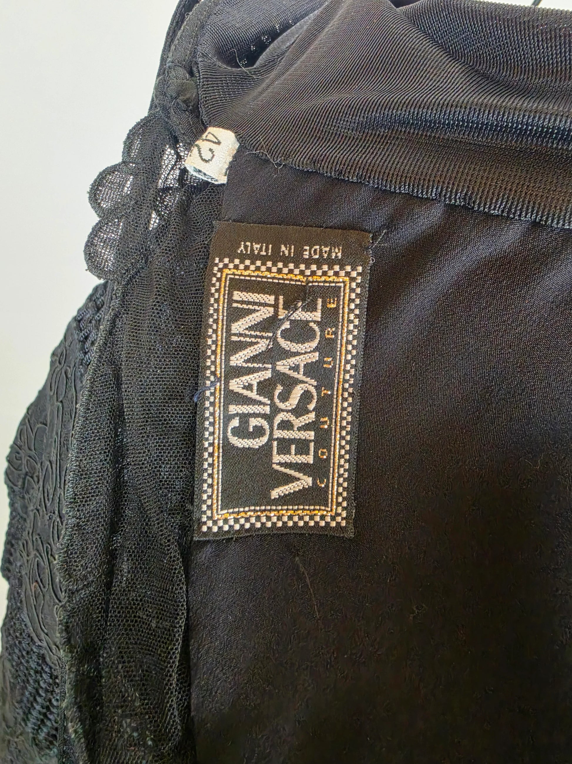 Gianni-Versace-Couture-Abito-Bustier-d-Archivio-1993-in-Pizzo-e-Maglia-Nero-70263559356740 - Pally Vintage Closet