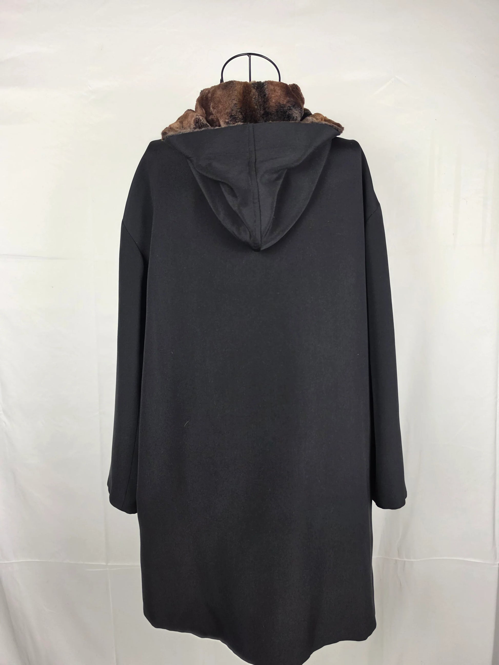 Giorgio-Armani-Cappotto-con-Cappuccio-in-Eco-Pelliccia-Linea-Borgonuovo-21-Nero-70134059794756 - Pally Vintage Closet
