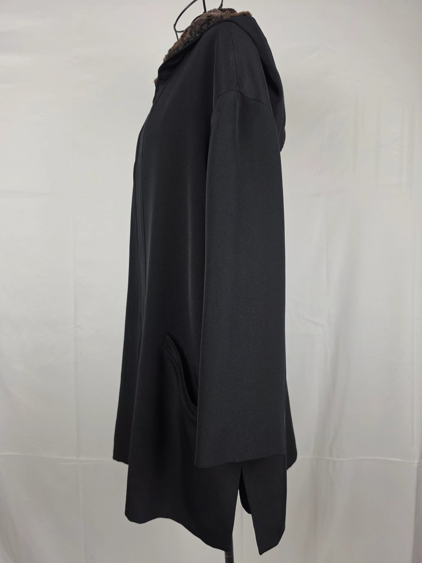 Giorgio-Armani-Cappotto-con-Cappuccio-in-Eco-Pelliccia-Linea-Borgonuovo-21-Nero-70134059827524 - Pally Vintage Closet