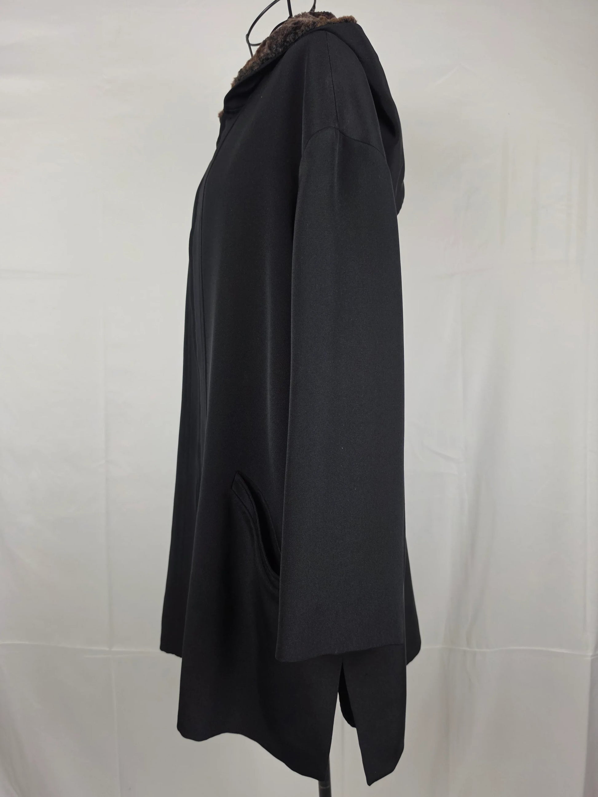 Giorgio-Armani-Cappotto-con-Cappuccio-in-Eco-Pelliccia-Linea-Borgonuovo-21-Nero-70134059827524 - Pally Vintage Closet