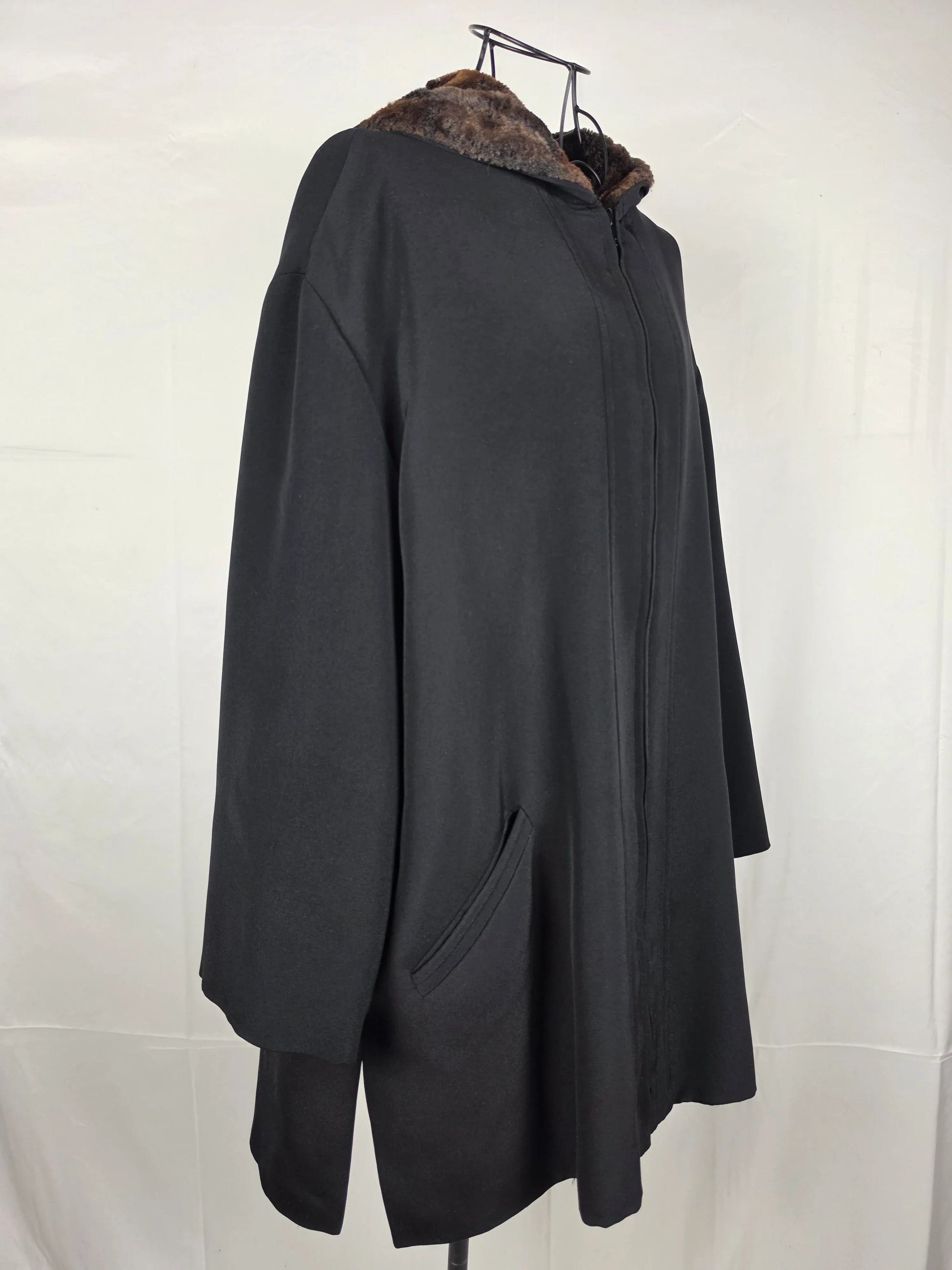 Giorgio-Armani-Cappotto-con-Cappuccio-in-Eco-Pelliccia-Linea-Borgonuovo-21-Nero-70134059860292 - Pally Vintage Closet