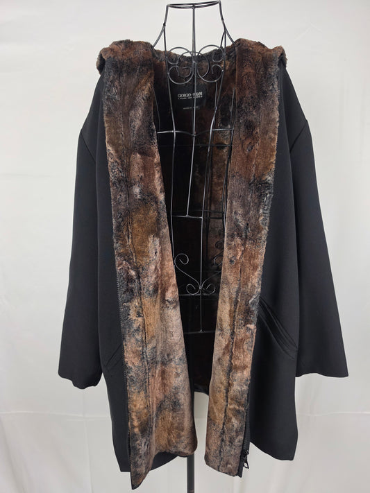 Giorgio Armani Cappotto con Cappuccio in Eco-Pelliccia Linea Borgonuovo 21 Nero - Pally Vintage Closet