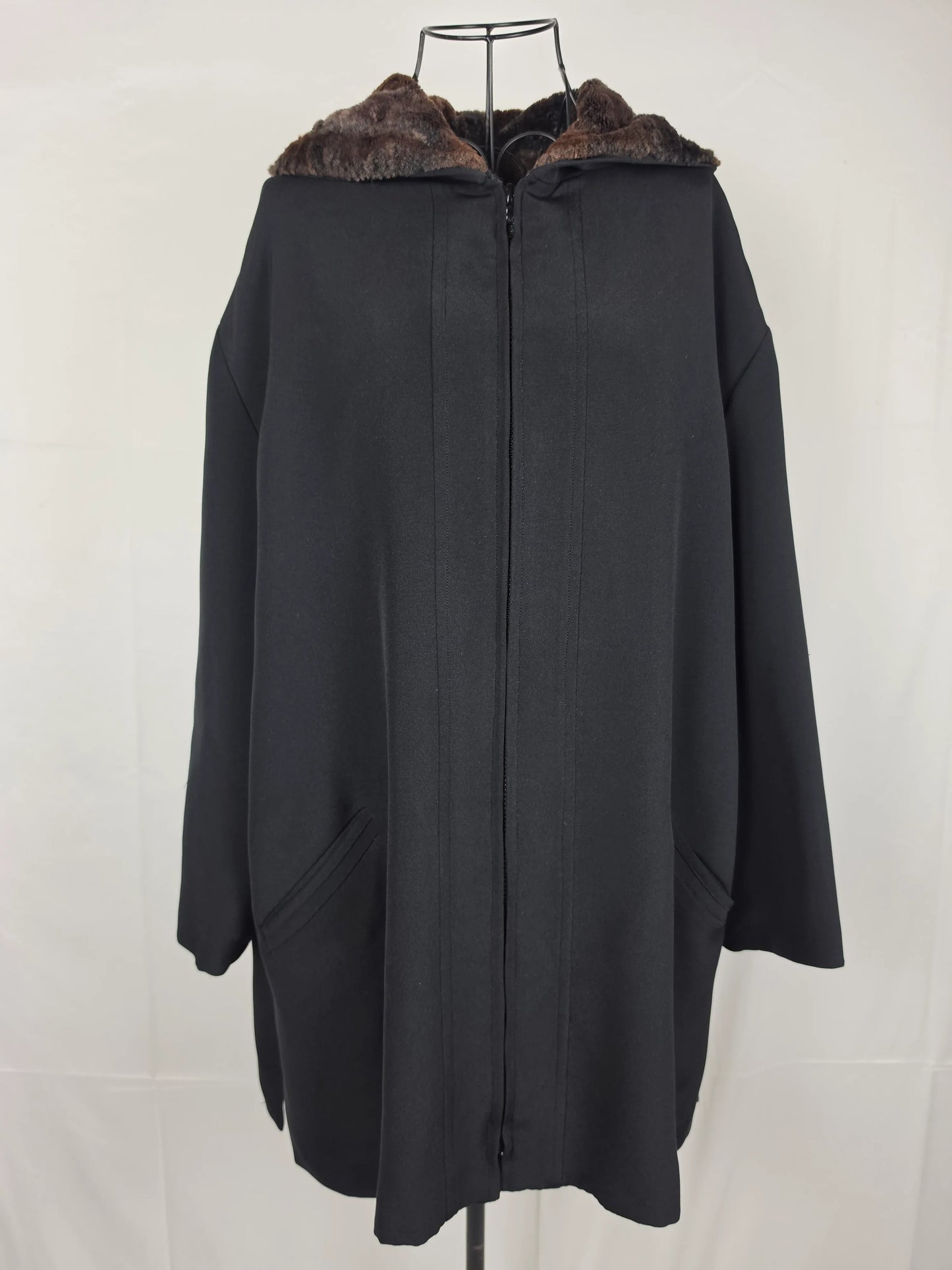 Giorgio-Armani-Cappotto-con-Cappuccio-in-Eco-Pelliccia-Linea-Borgonuovo-21-Nero-70134059925828 - Pally Vintage Closet