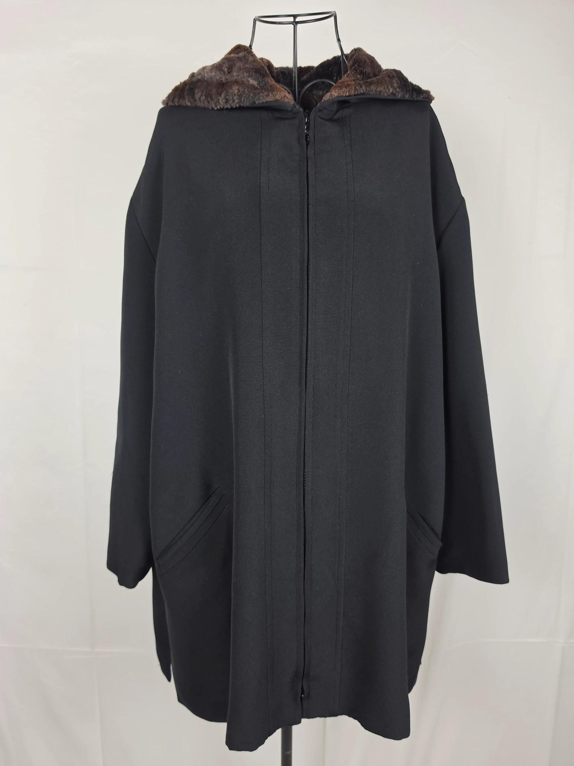 Giorgio-Armani-Cappotto-con-Cappuccio-in-Eco-Pelliccia-Linea-Borgonuovo-21-Nero-70134059925828 - Pally Vintage Closet