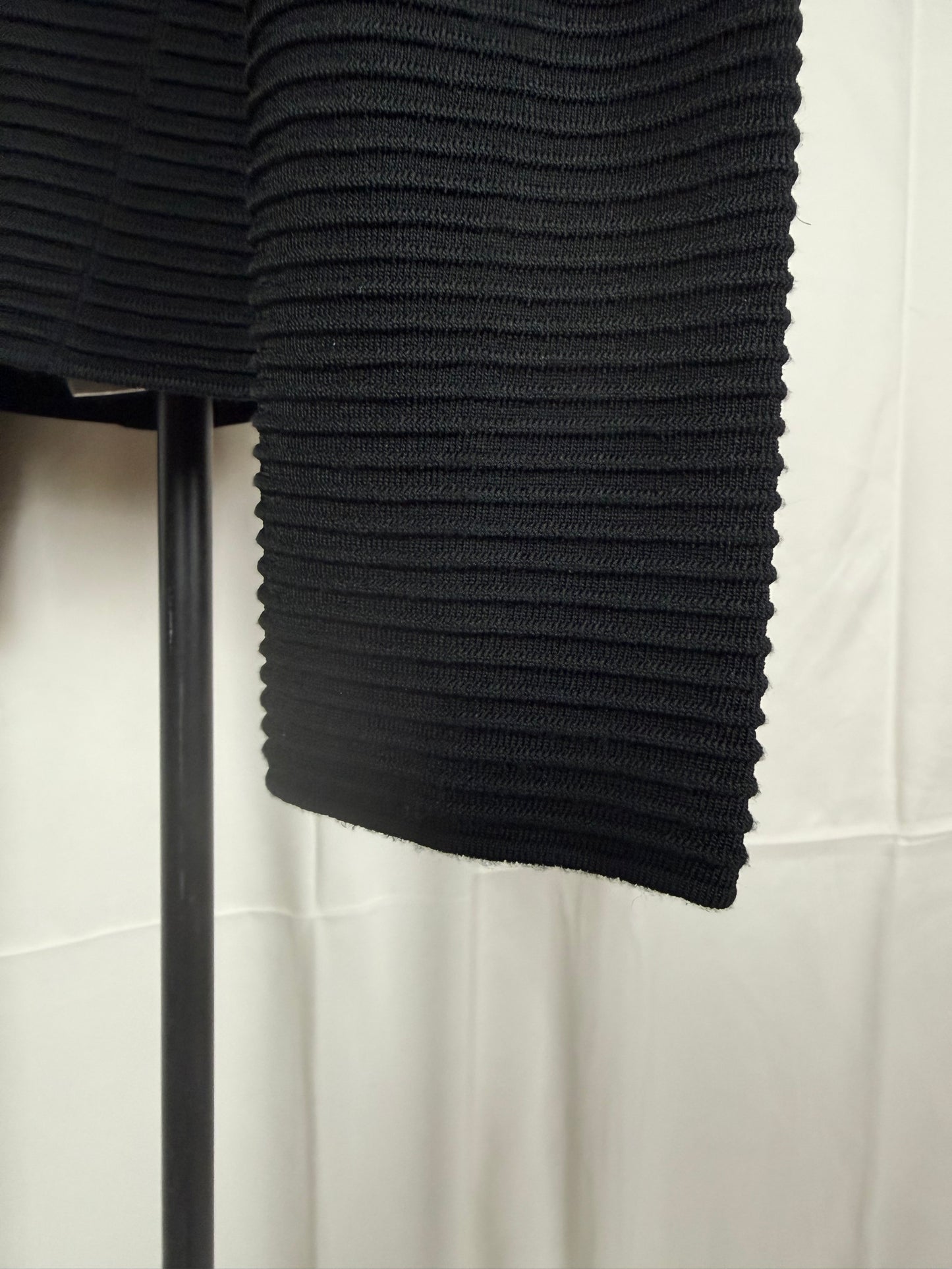 Giorgio Armani Maglione in Lana Vergine Texturizzato Nero - Pally Vintage Closet