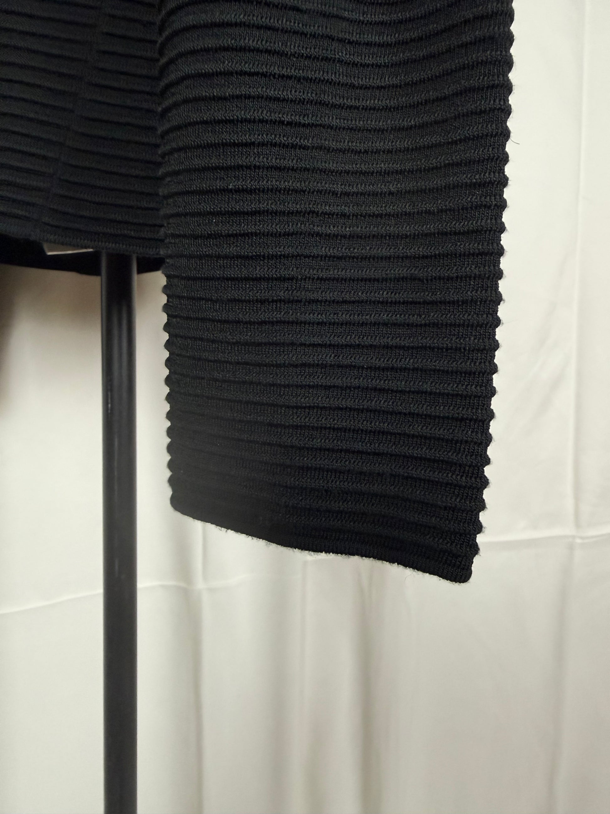 Giorgio Armani Maglione in Lana Vergine Texturizzato Nero - Pally Vintage Closet