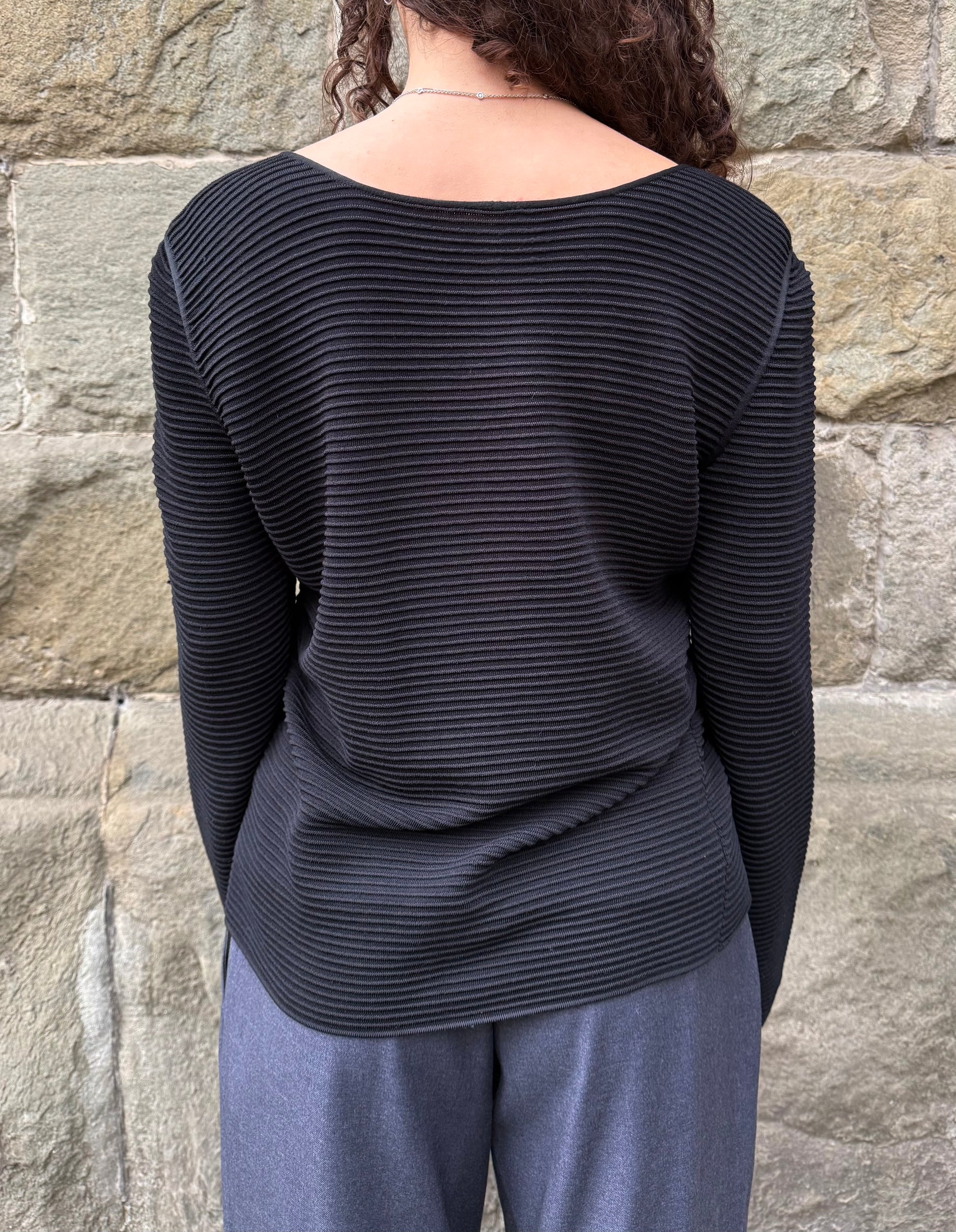 Giorgio Armani Maglione in Lana Vergine Texturizzato Nero - Pally Vintage Closet