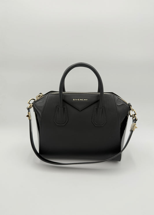 Givenchy Borsa Antigona Media in Pelle Opaca e Verniciata Nera