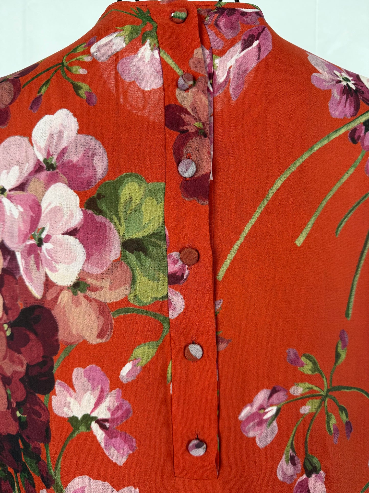 Gucci Abito in Seta con Stampa Floreale e Dettagli Plissé Rosso - Pally Vintage Closet