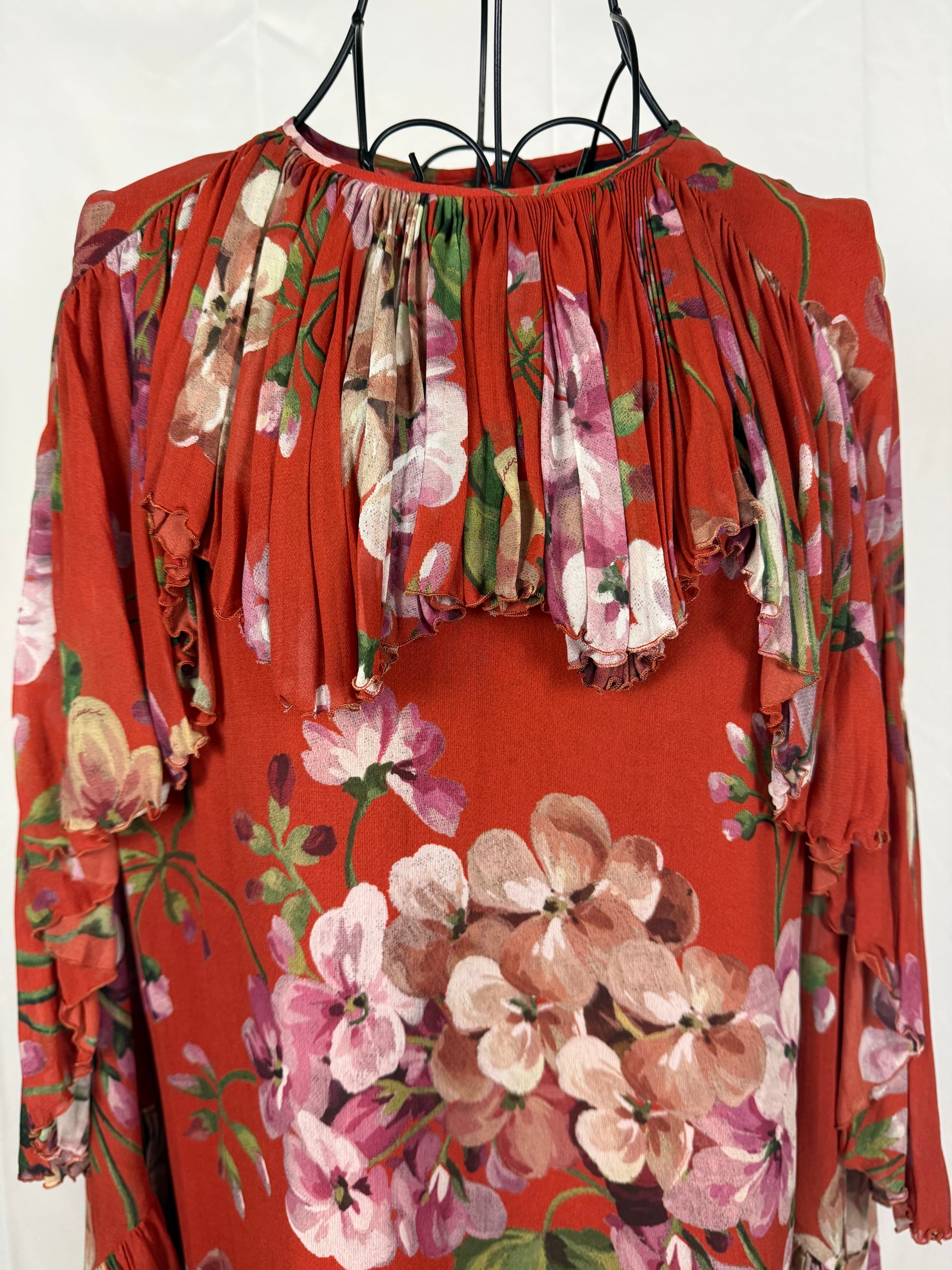 Gucci Abito in Seta con Stampa Floreale e Dettagli Plissé Rosso - Pally Vintage Closet