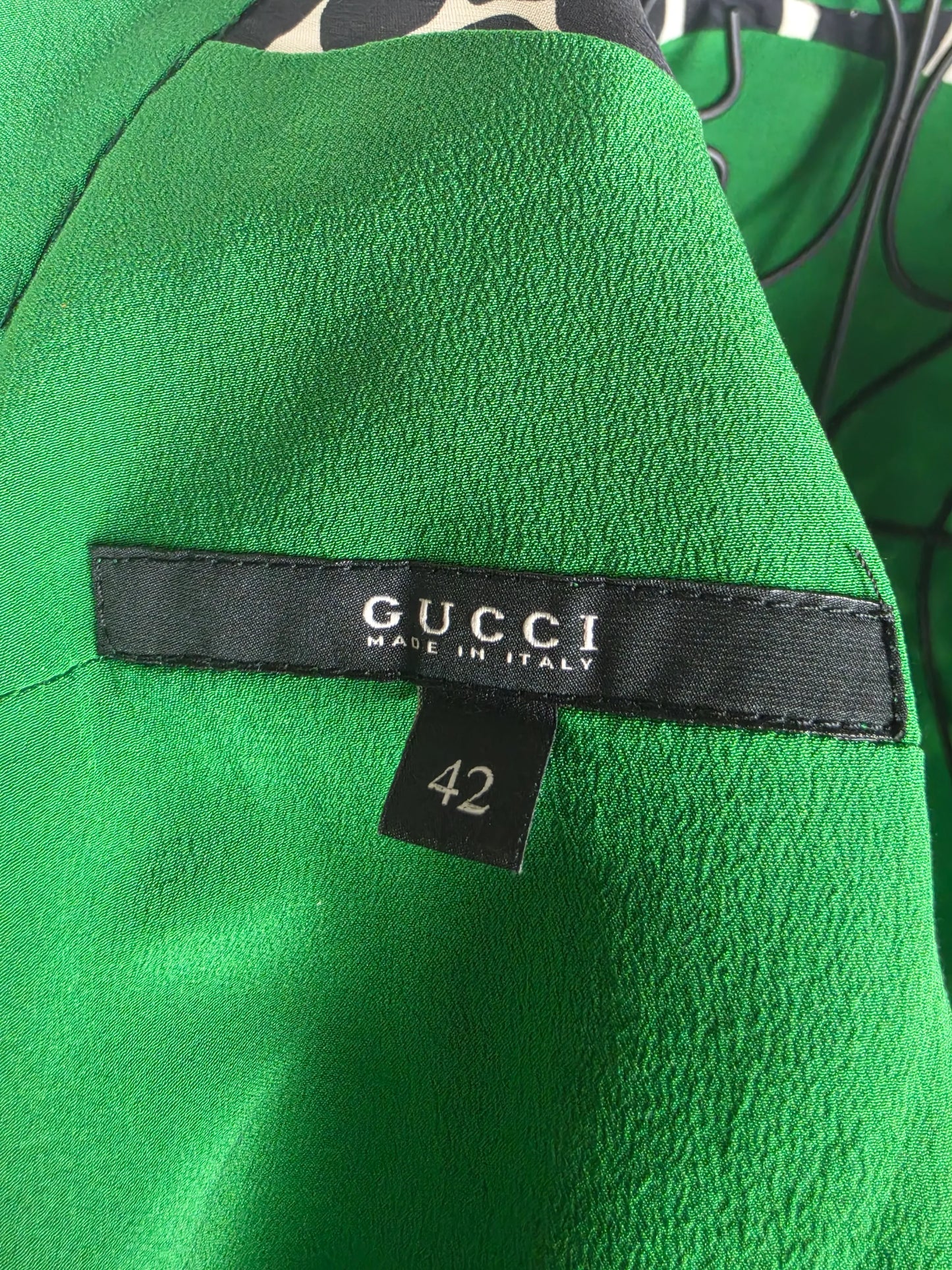 Gucci-Blusa-by-Tom-Ford-in-Seta-con-Stampa-Grafica-Bianca-e-Nera-70134072279364 - Pally Vintage Closet