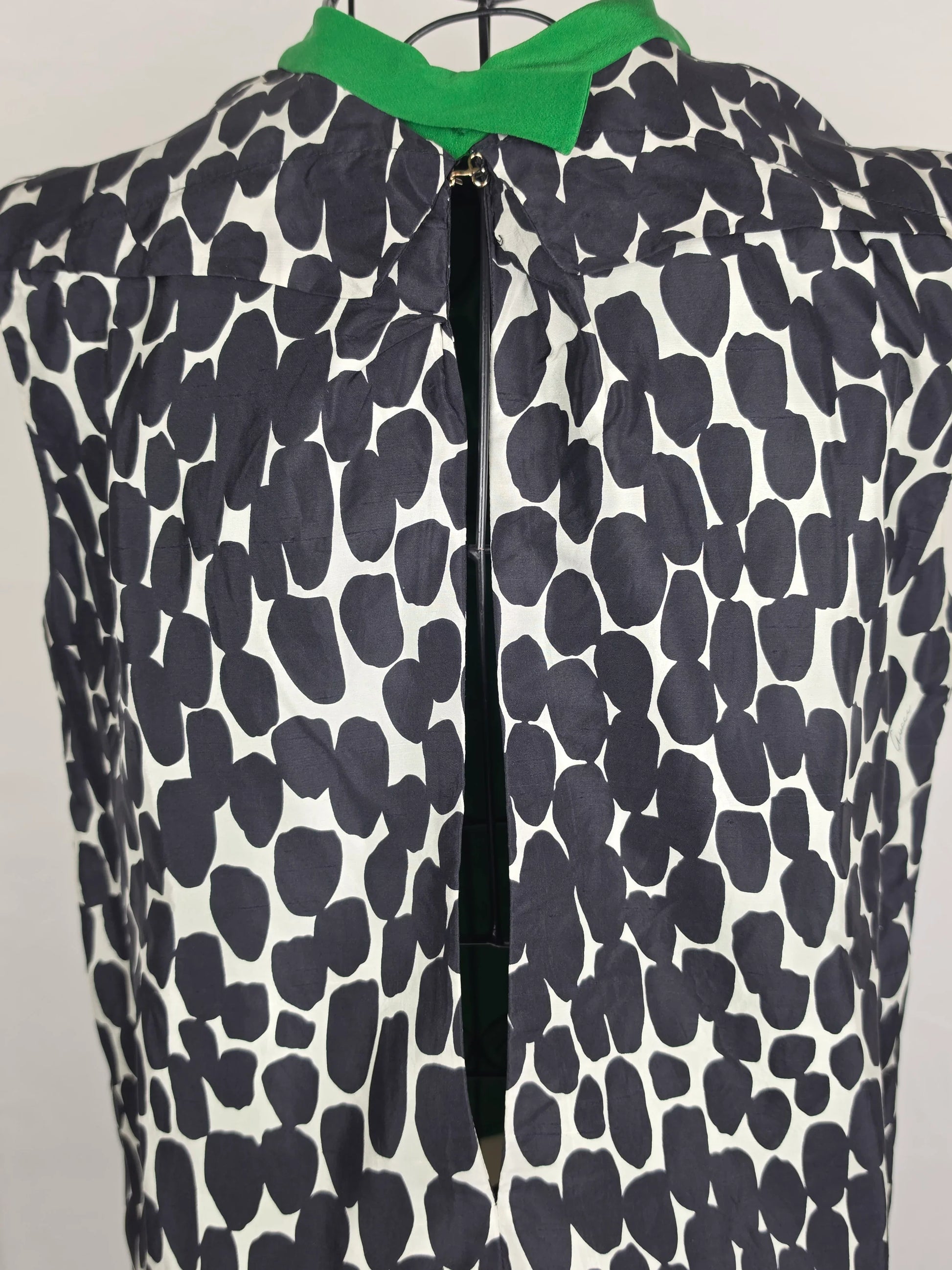 Gucci-Blusa-by-Tom-Ford-in-Seta-con-Stampa-Grafica-Bianca-e-Nera-70134072344900 - Pally Vintage Closet
