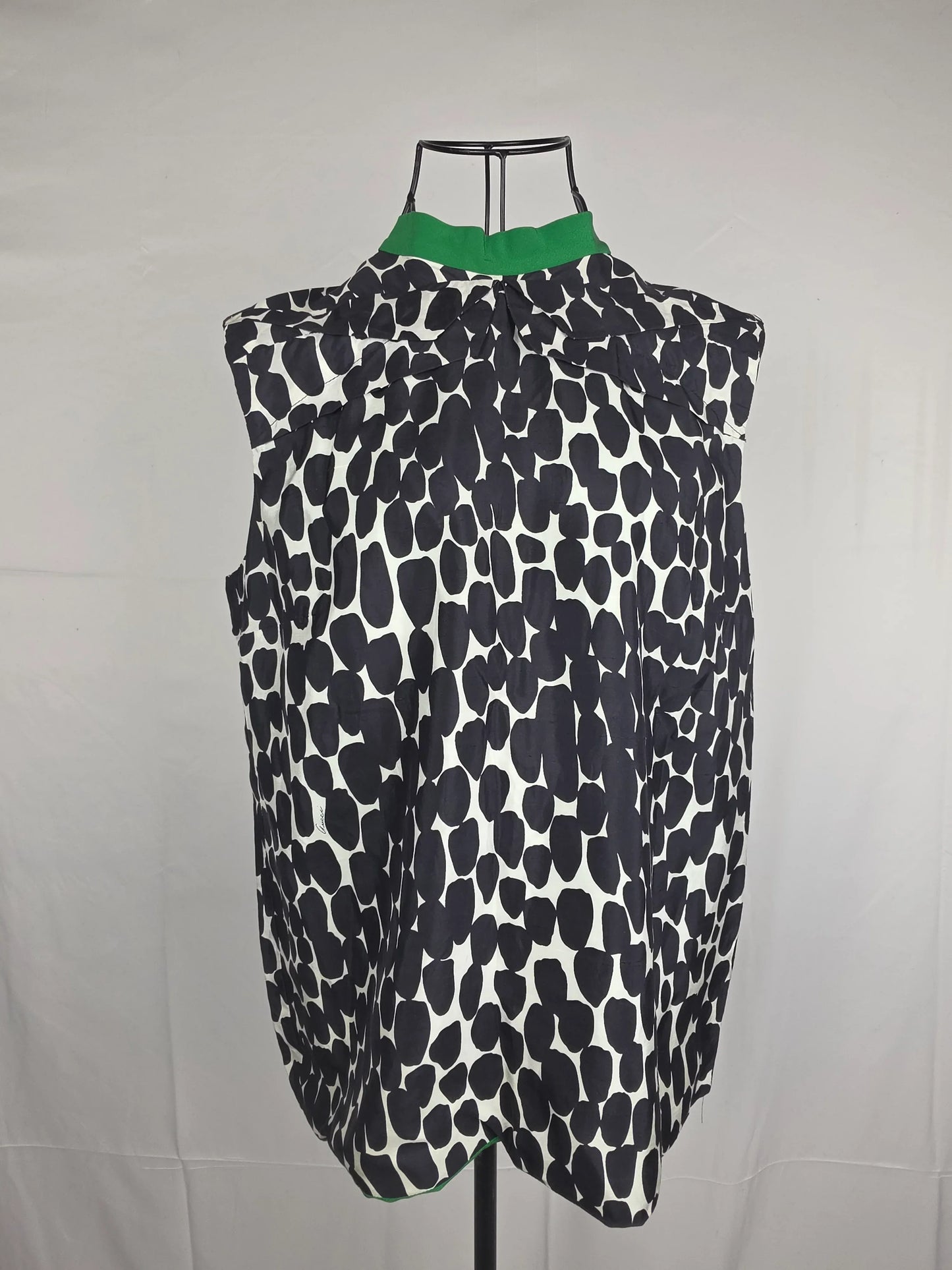Gucci-Blusa-by-Tom-Ford-in-Seta-con-Stampa-Grafica-Bianca-e-Nera-70134072443204 - Pally Vintage Closet