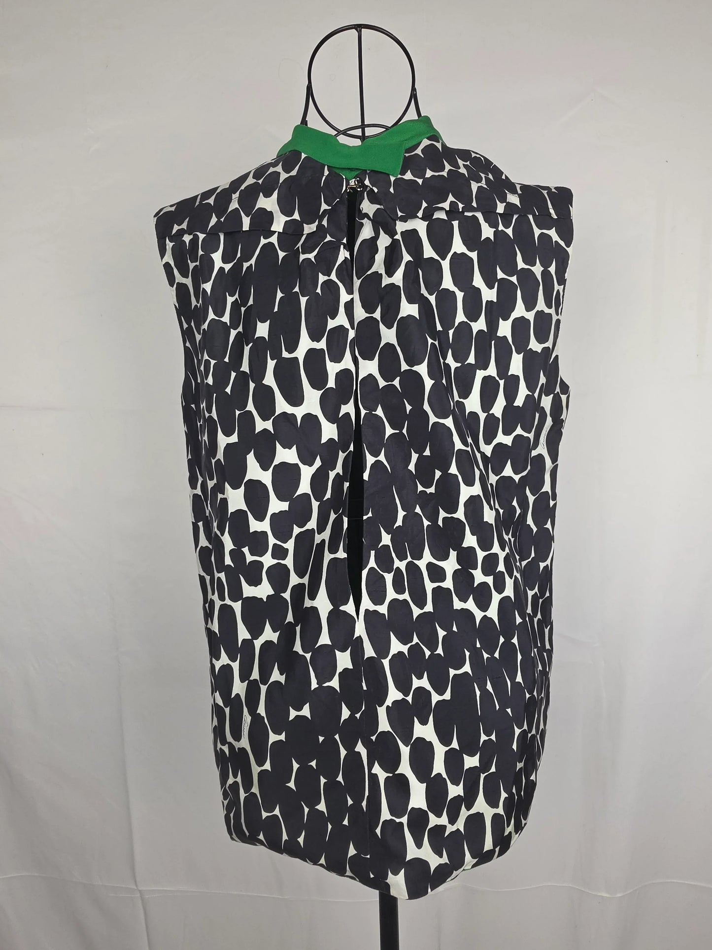 Gucci-Blusa-by-Tom-Ford-in-Seta-con-Stampa-Grafica-Bianca-e-Nera-70134072574276 - Pally Vintage Closet