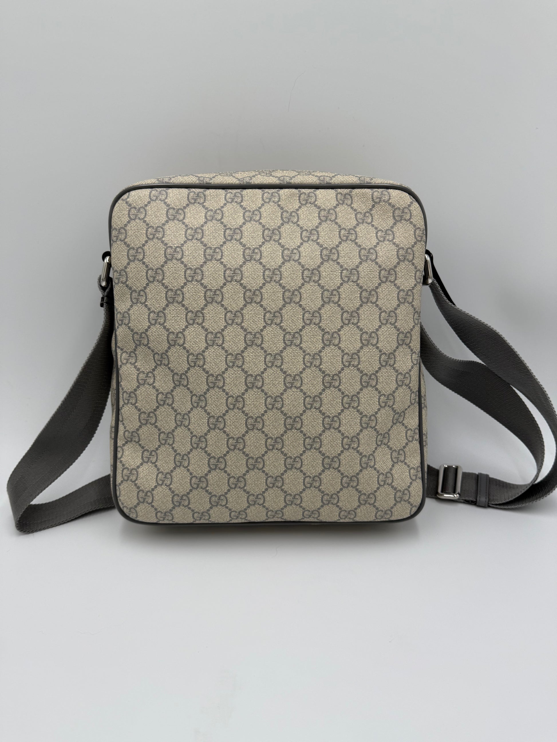 Gucci Borsa Cross-Body in Tela GG Supreme e Finiture in Pelle Grigia - Pally Vintage Closet