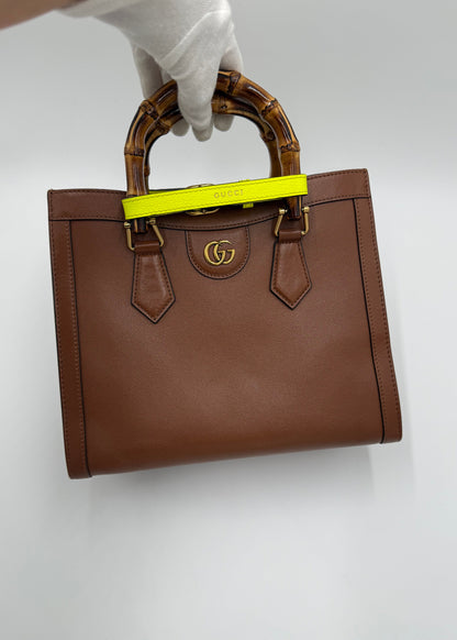 Gucci Borsa Diana Tote Media in Pelle con Manici Bamboo Marrone