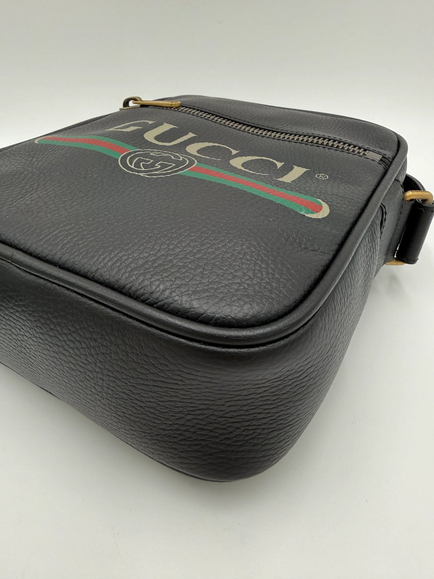 Gucci-Borsa-Print-Messenger-in-Pelle-Nera-70265936970052 - Pally Vintage Closet