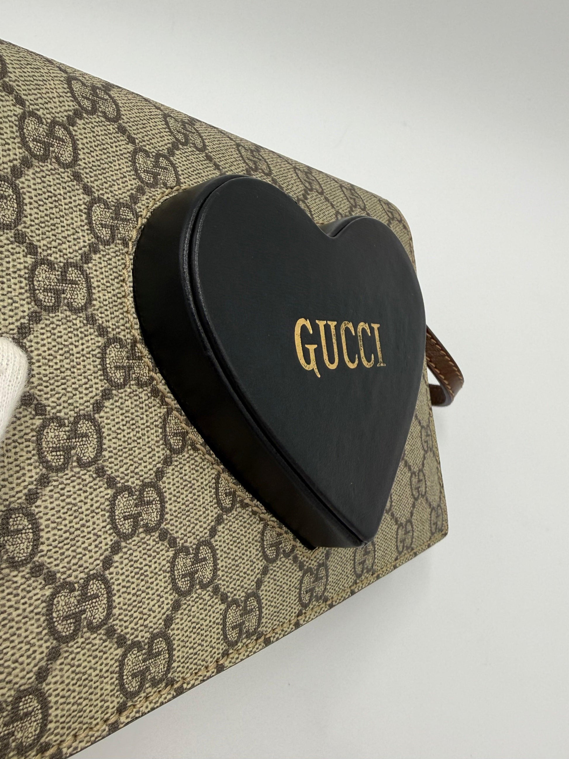 Gucci-Borsa-Script-Logo-Heart-GG-Supreme-a-Tracolla-Marrone-70420568998212 - Pally Vintage Closet