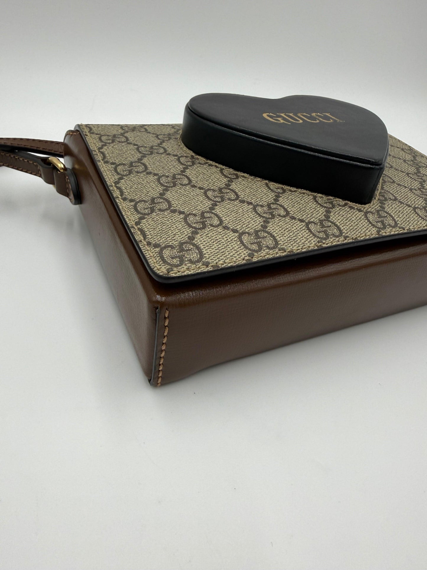 Gucci-Borsa-Script-Logo-Heart-GG-Supreme-a-Tracolla-Marrone-70420569162052 - Pally Vintage Closet