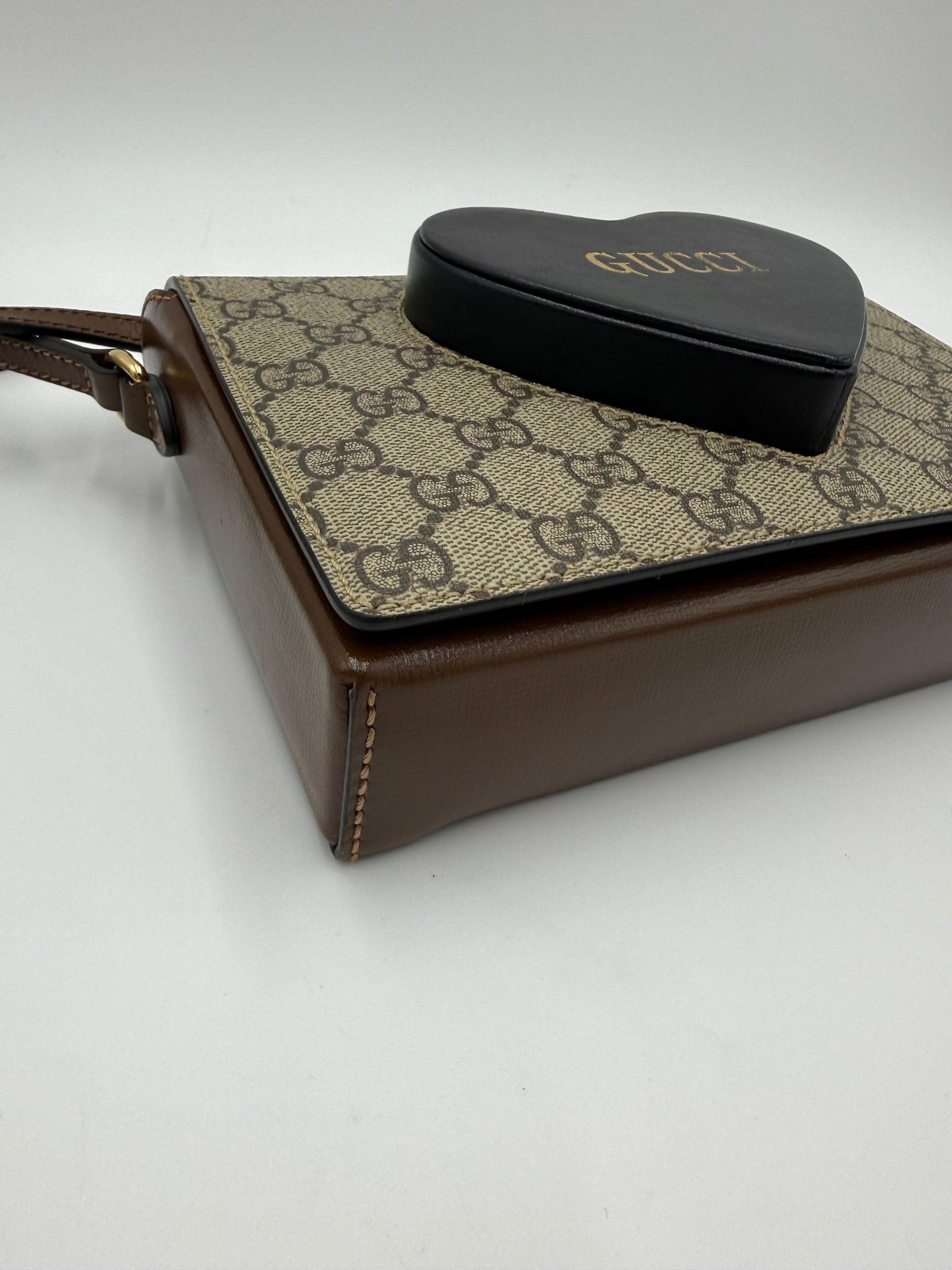 Gucci-Borsa-Script-Logo-Heart-GG-Supreme-a-Tracolla-Marrone-70420569162052 - Pally Vintage Closet
