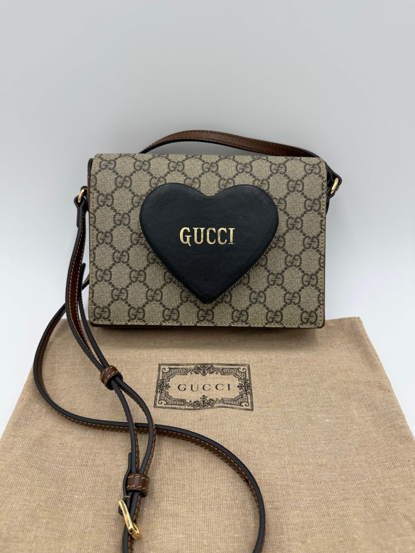 Gucci-Borsa-Script-Logo-Heart-GG-Supreme-a-Tracolla-Marrone-70420569260356 - Pally Vintage Closet