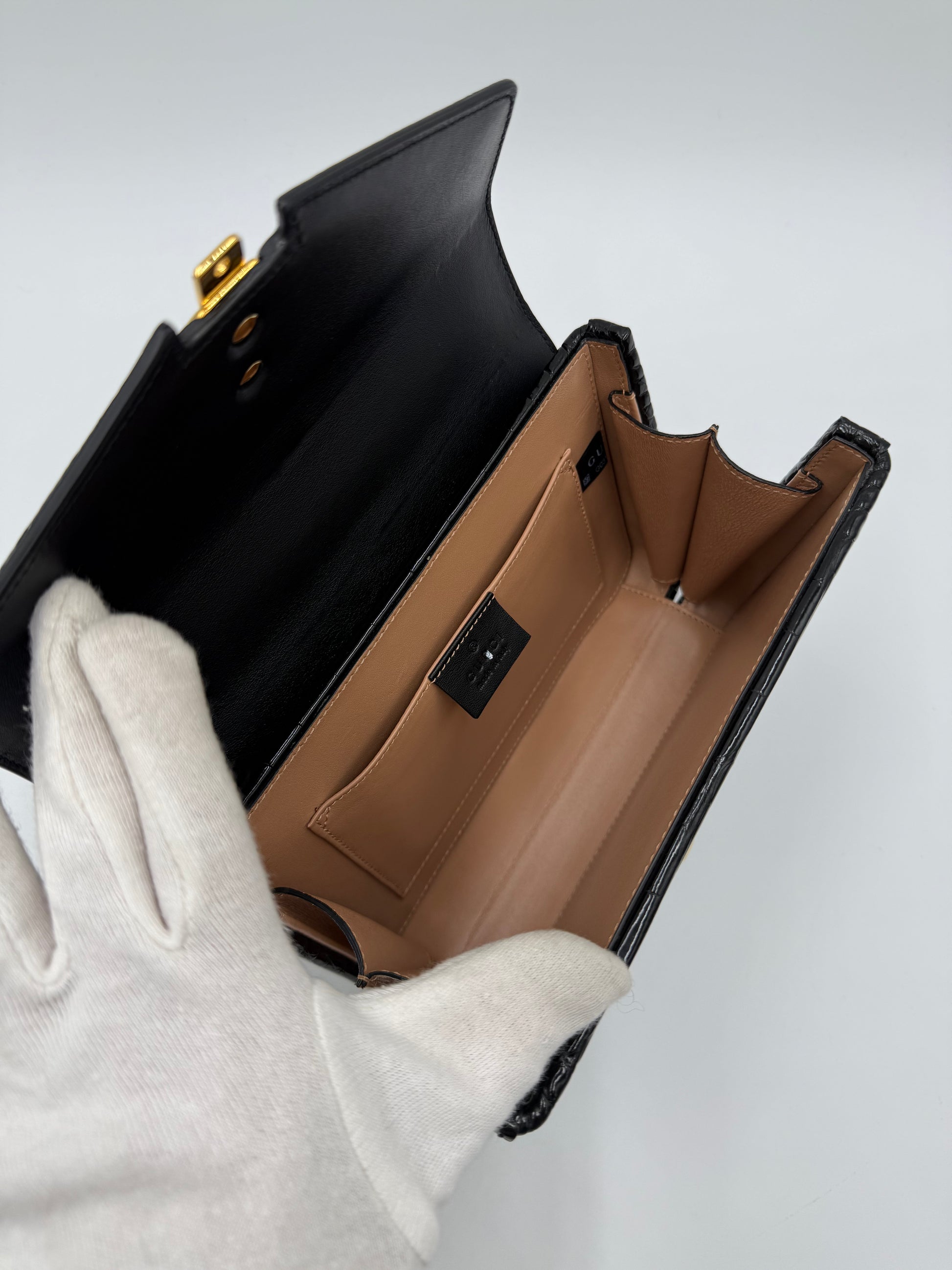 Gucci Borsa Sylvie 1969 Top Handle in Coccodrillo Lucido Nera - Pally Vintage Closet