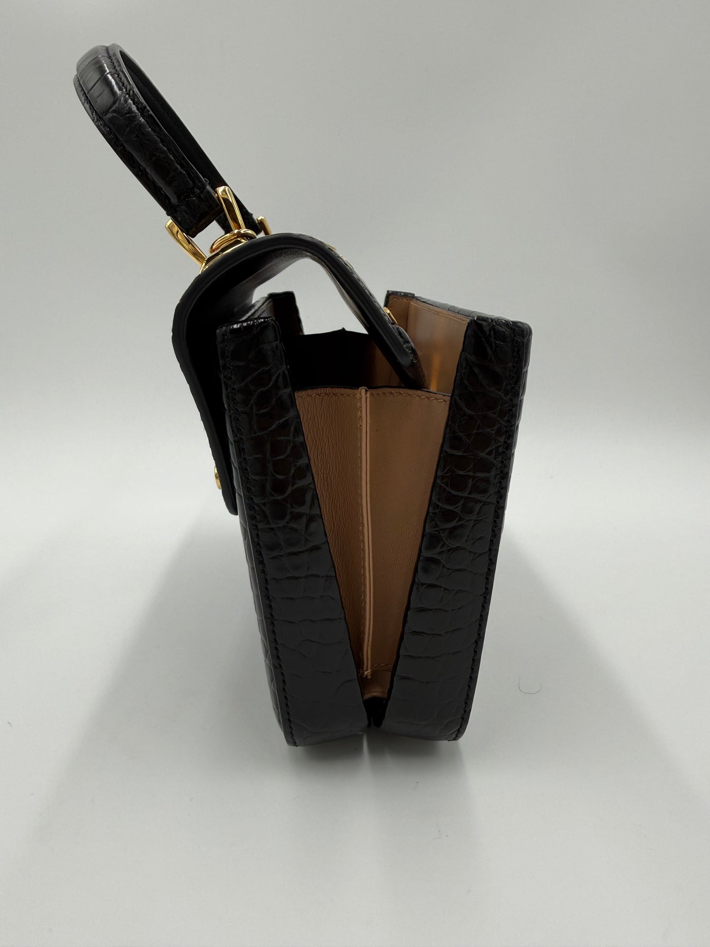 Gucci Borsa Sylvie 1969 Top Handle in Coccodrillo Lucido Nera - Pally Vintage Closet