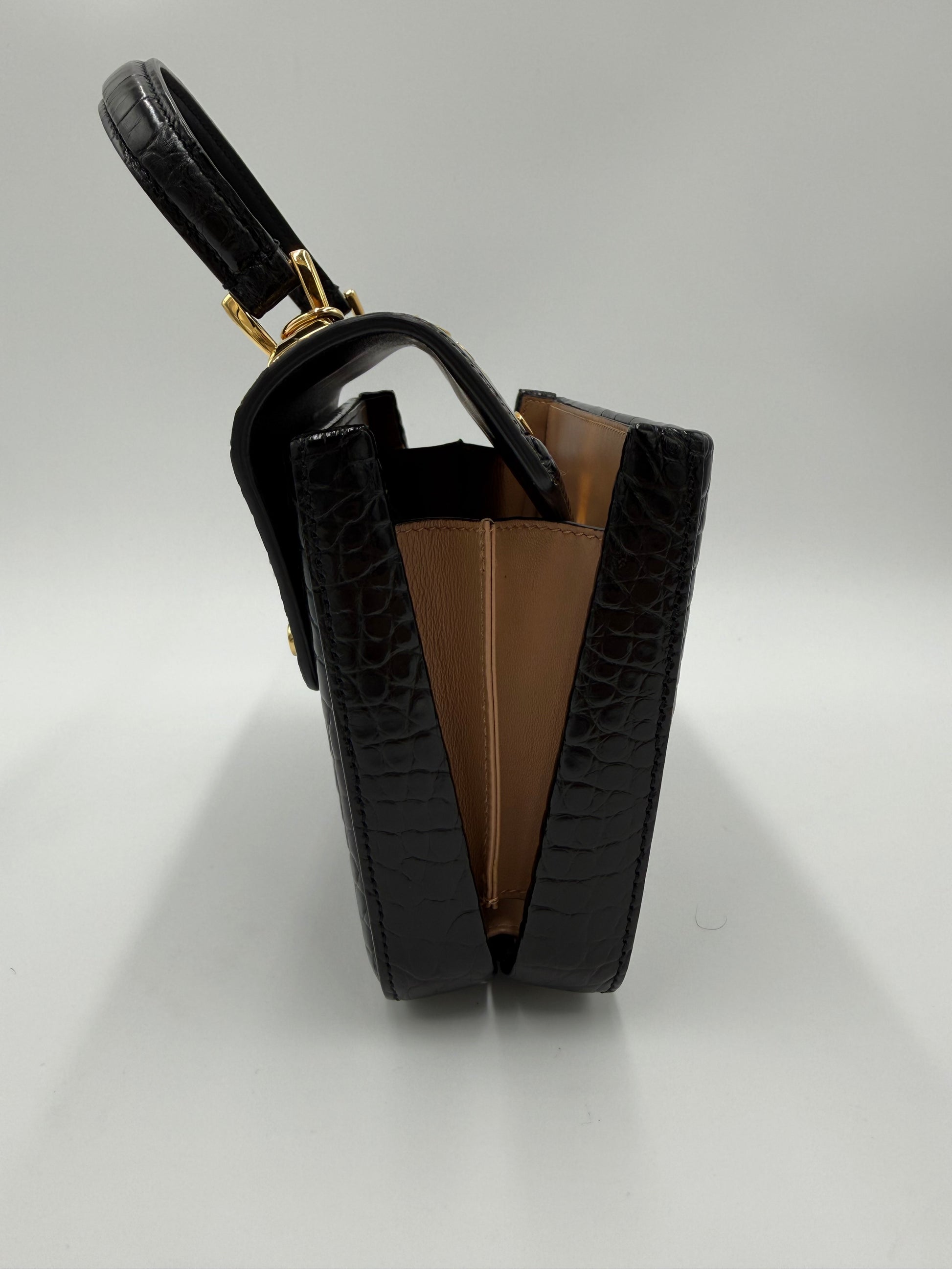 Gucci Borsa Sylvie 1969 Top Handle in Coccodrillo Lucido Nera - Pally Vintage Closet