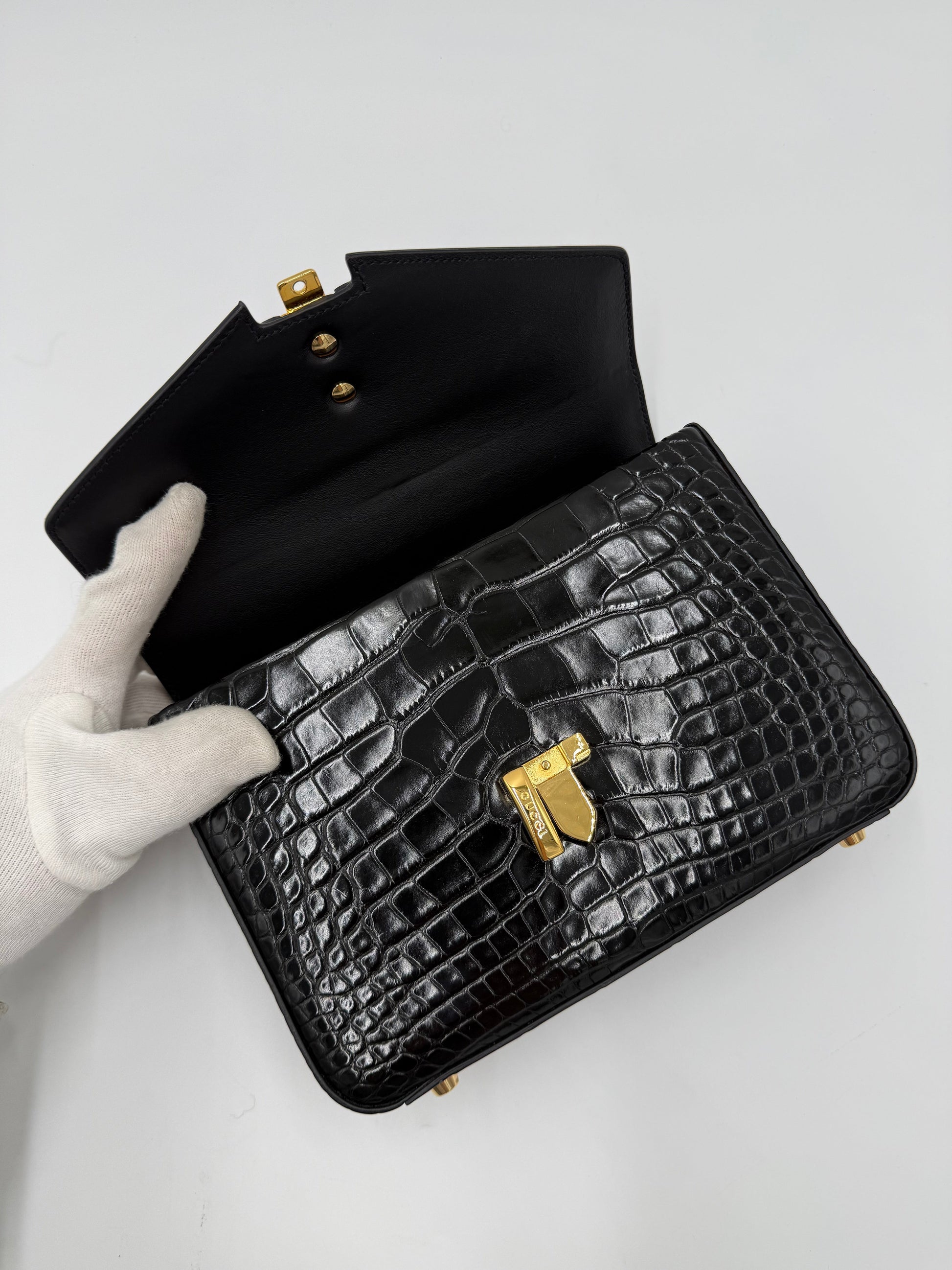 Gucci Borsa Sylvie 1969 Top Handle in Coccodrillo Lucido Nera - Pally Vintage Closet