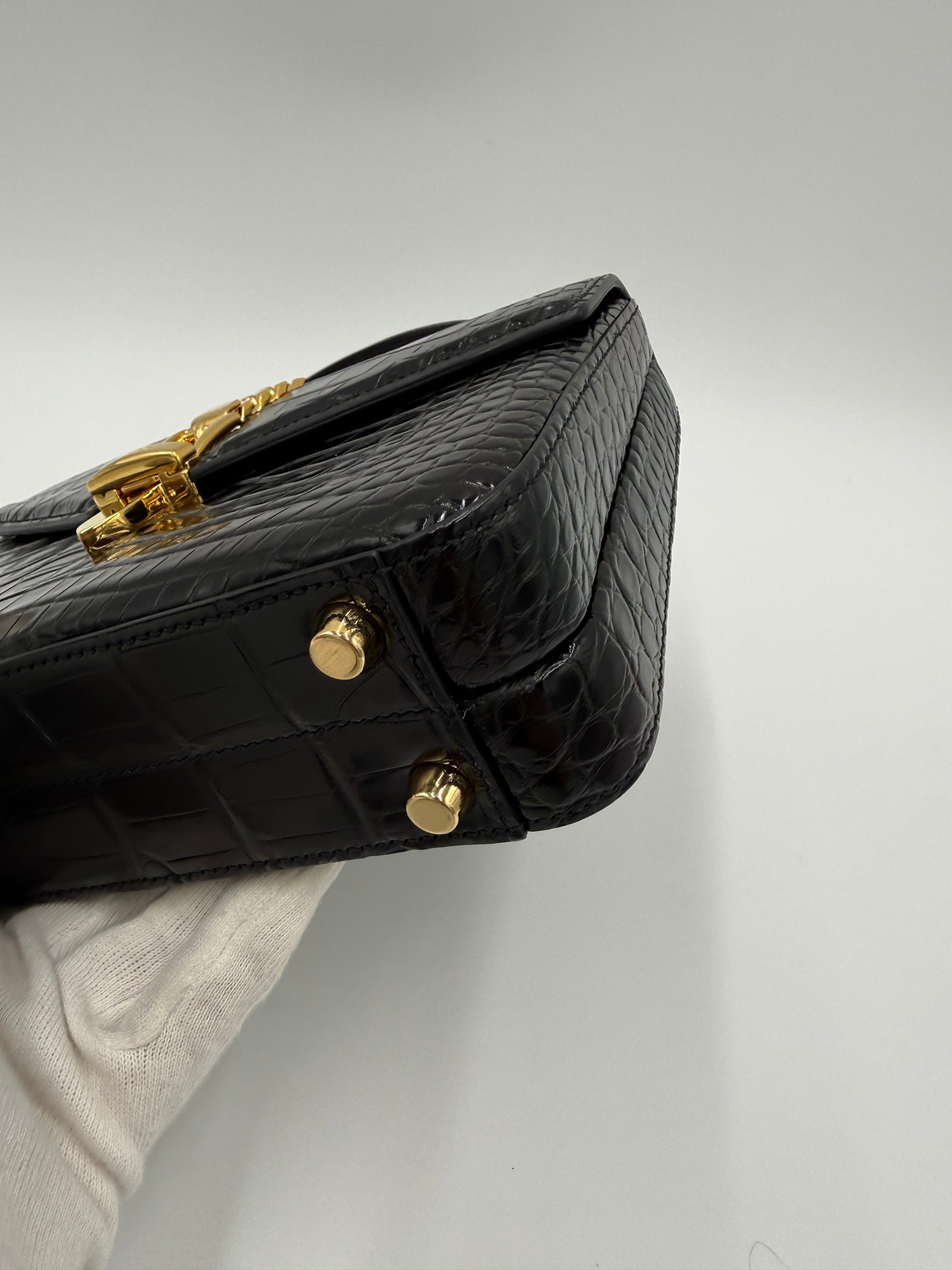 Gucci Borsa Sylvie 1969 Top Handle in Coccodrillo Lucido Nera - Pally Vintage Closet