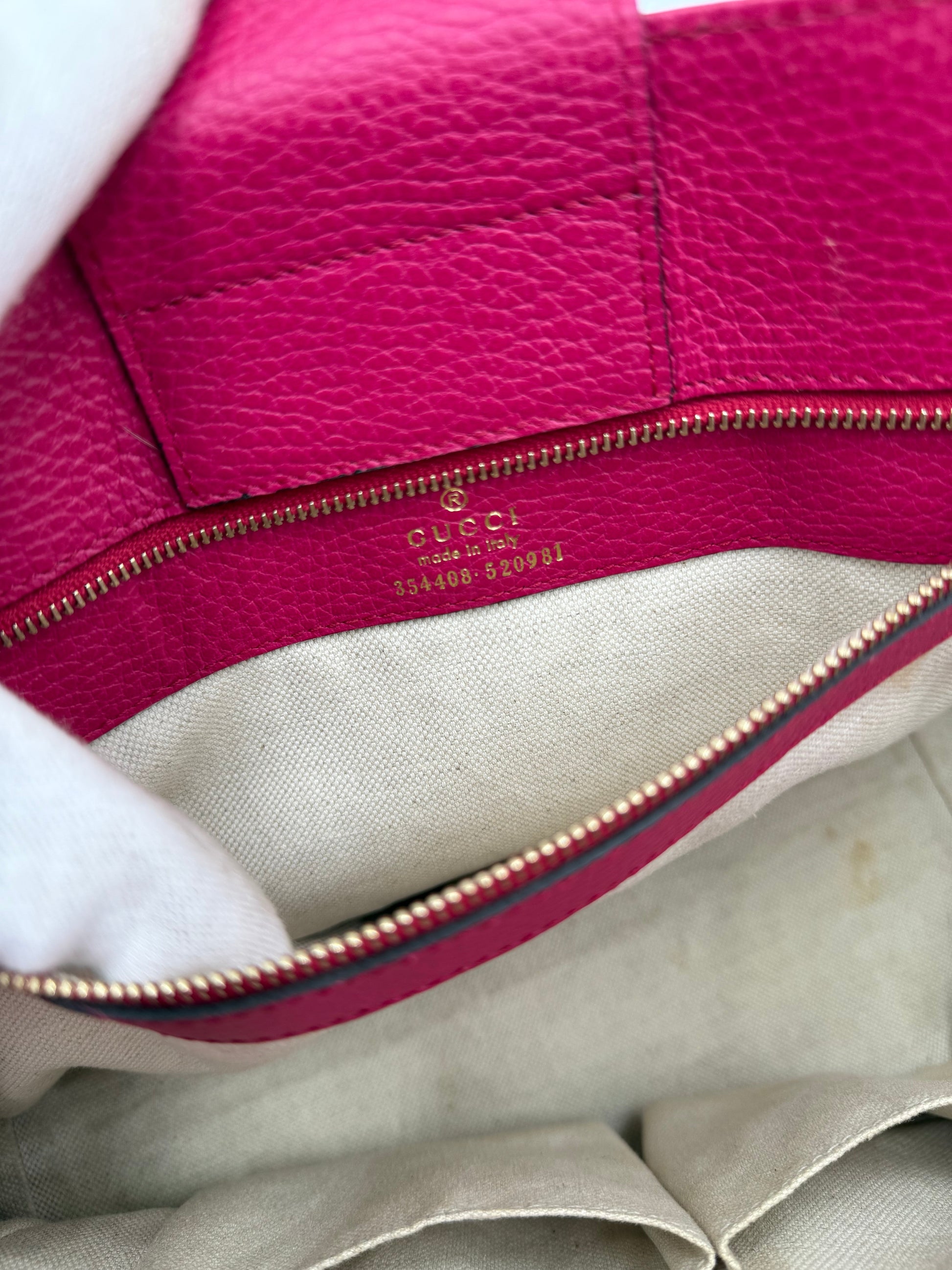 Gucci Borsa Tote Swing Media in Pelle Martellata Fucsia - Pally Vintage Closet