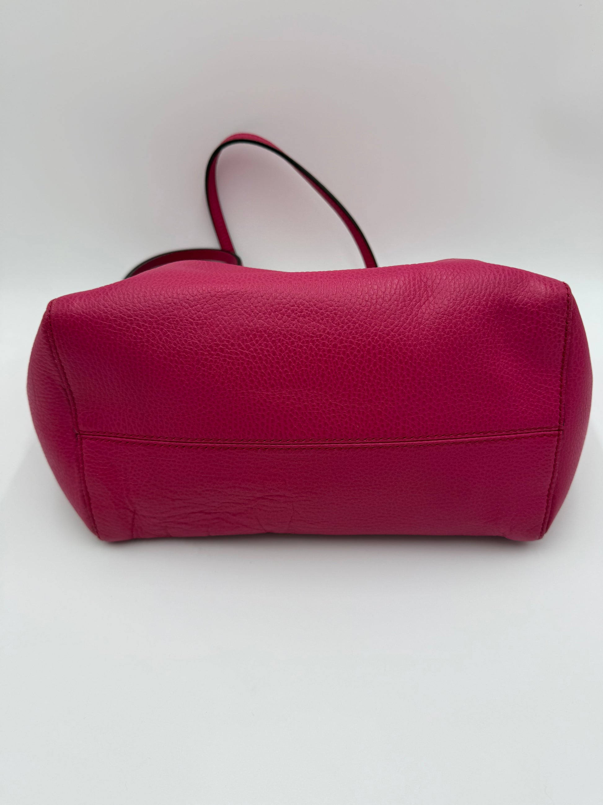 Gucci Borsa Tote Swing Media in Pelle Martellata Fucsia - Pally Vintage Closet