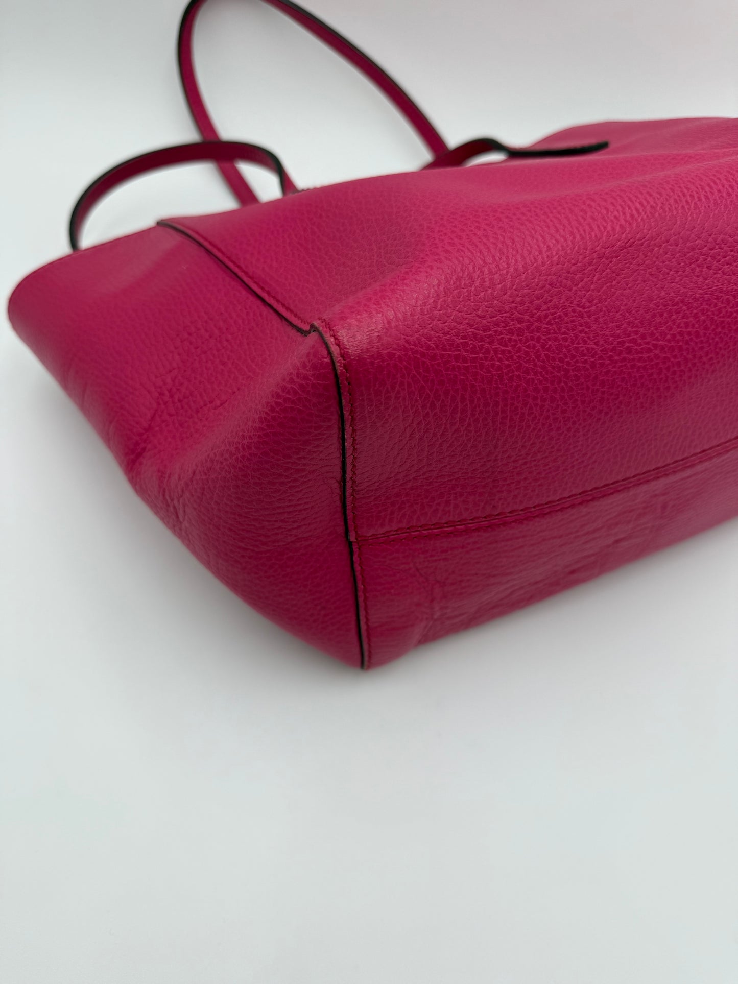 Gucci Borsa Tote Swing Media in Pelle Martellata Fucsia - Pally Vintage Closet