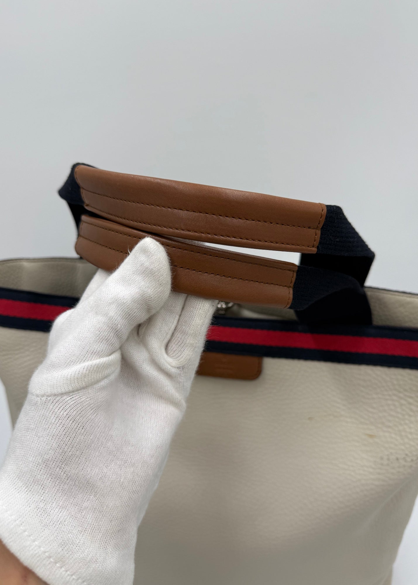 Gucci Borsa Tote Vintage in Pelle Avorio con Dettagli Web