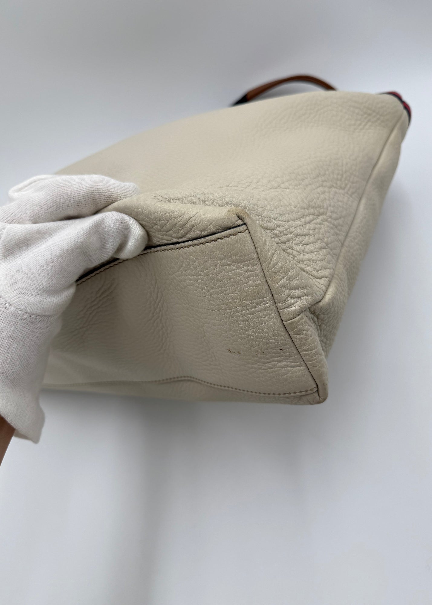 Gucci Borsa Tote Vintage in Pelle Avorio con Dettagli Web