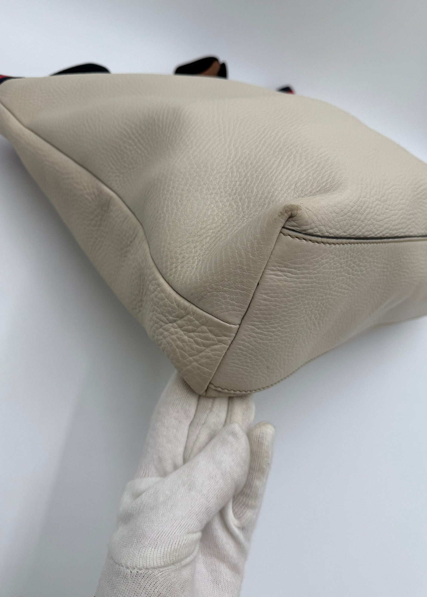 Gucci Borsa Tote Vintage in Pelle Avorio con Dettagli Web