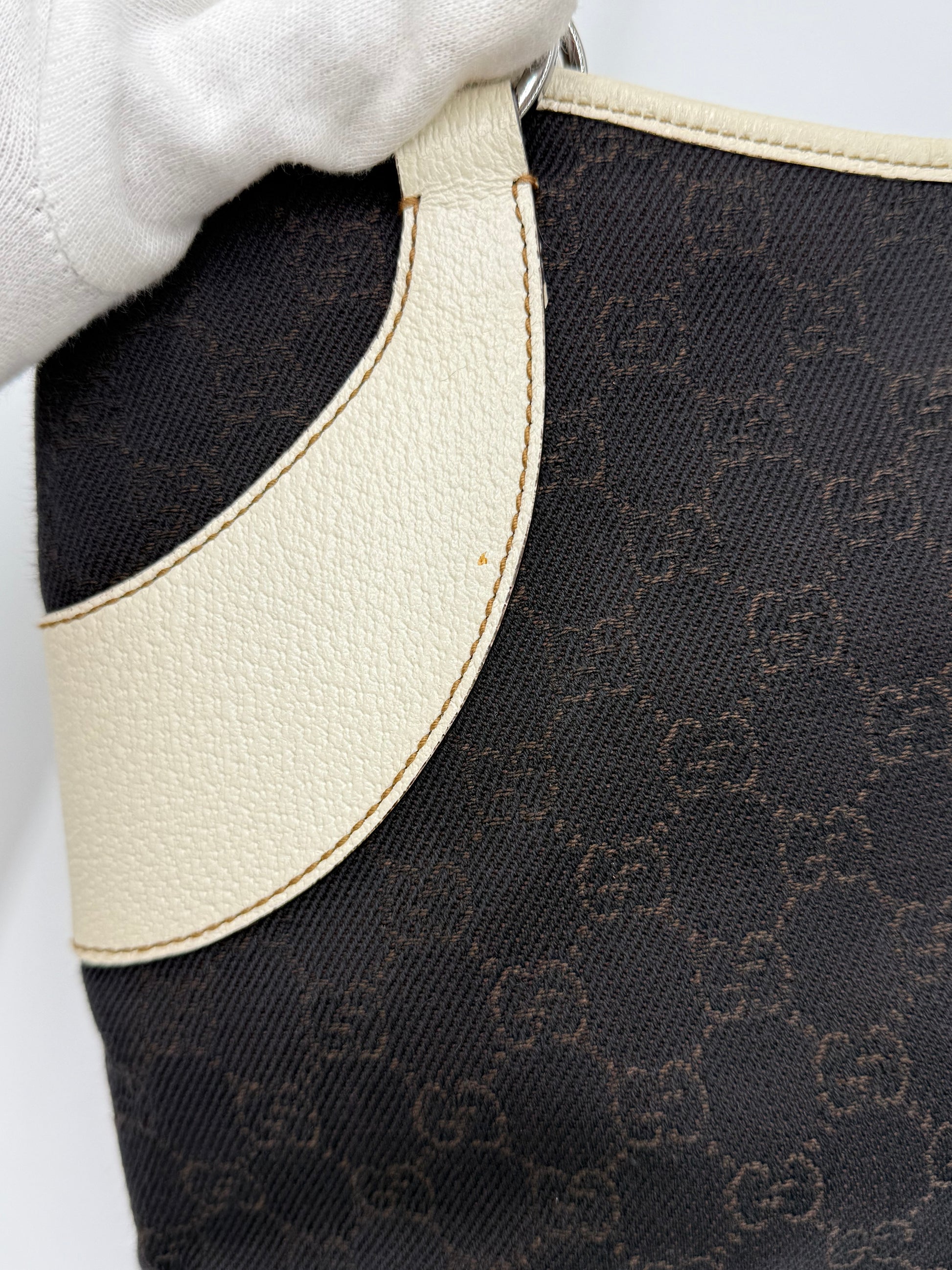 Gucci Borsa Vintage a Spalla in Tela Monogram GG e Pelle Bianca - Pally Vintage Closet