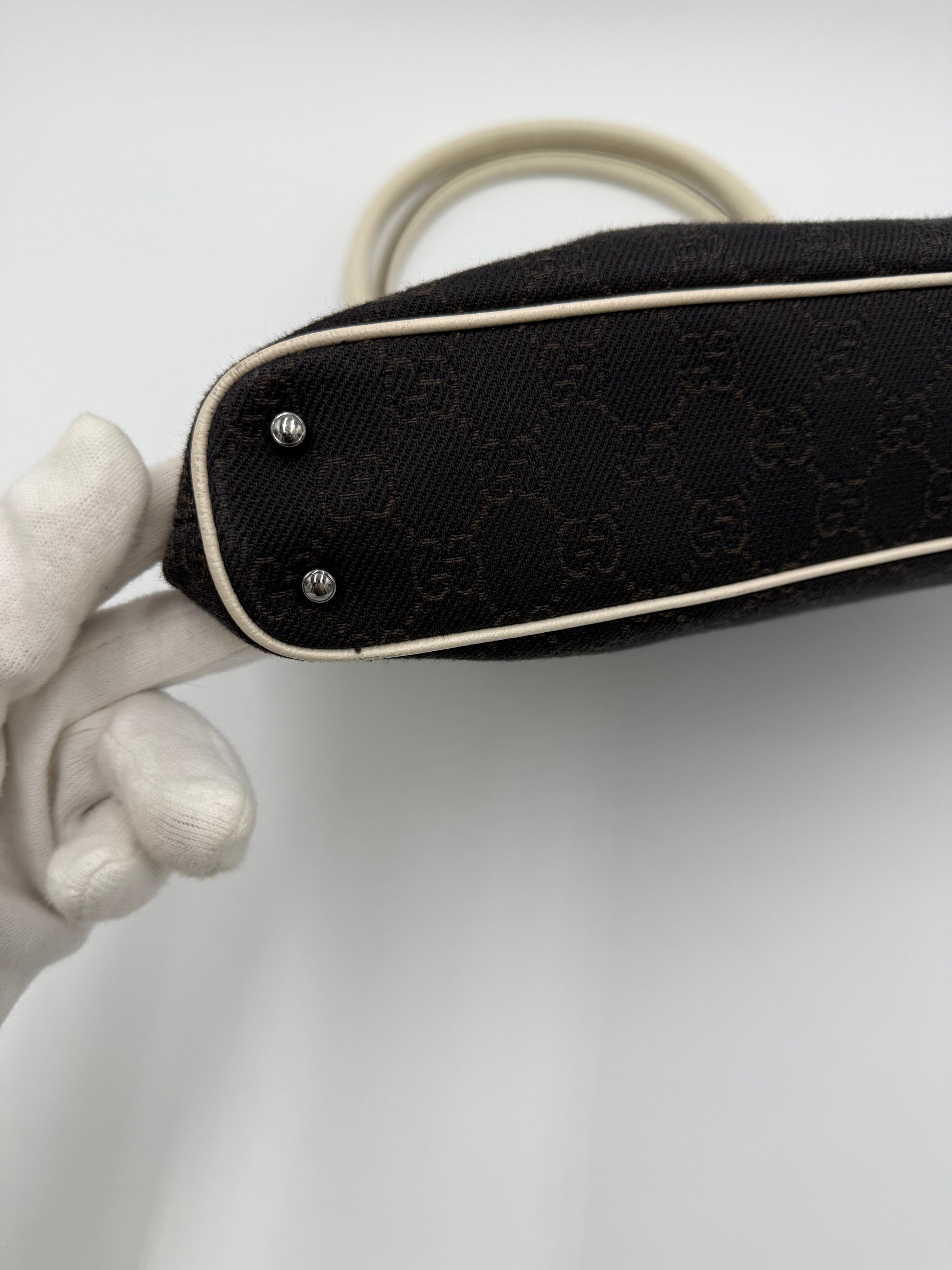 Gucci Borsa Vintage a Spalla in Tela Monogram GG e Pelle Bianca - Pally Vintage Closet