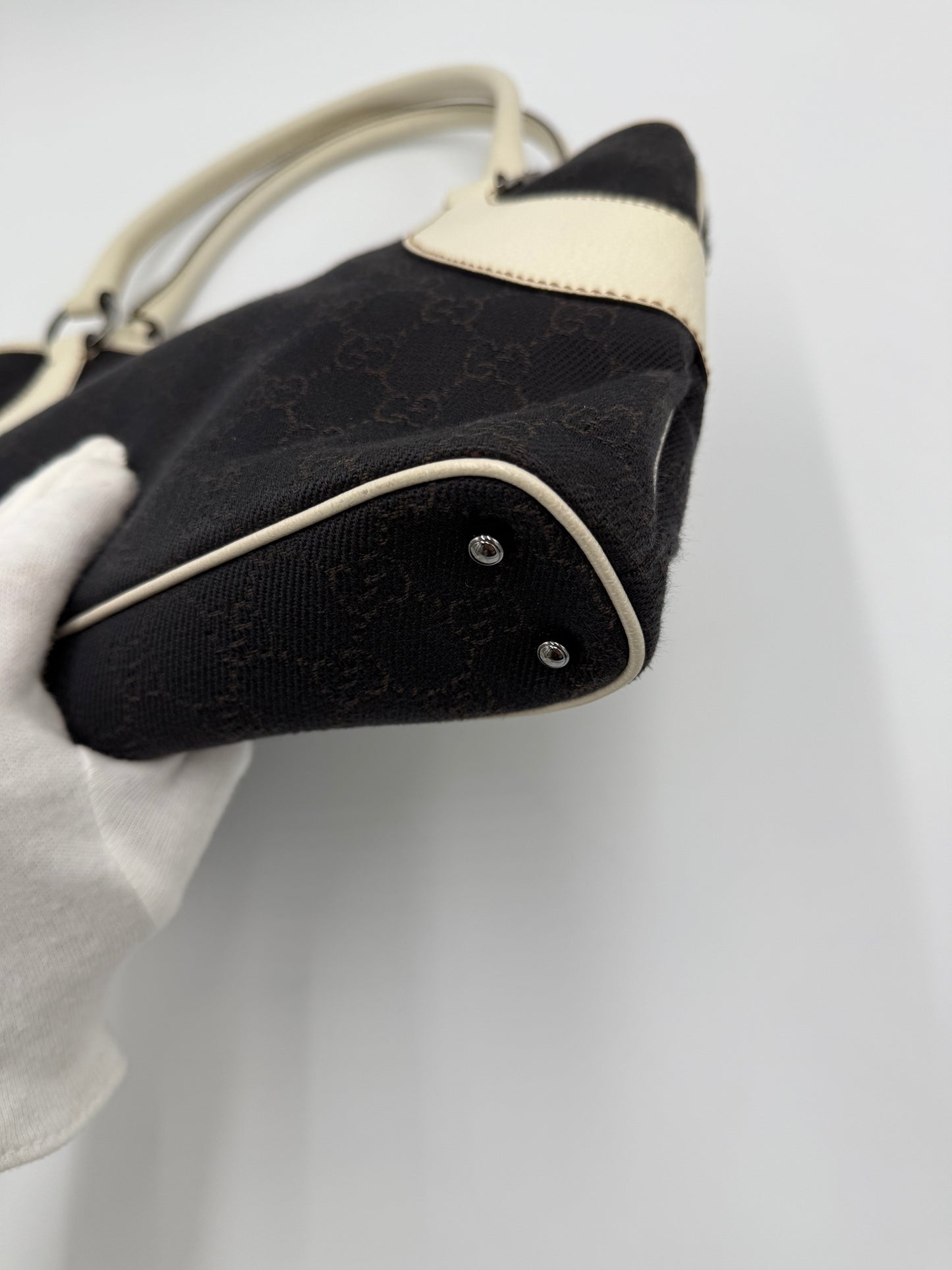 Gucci Borsa Vintage a Spalla in Tela Monogram GG e Pelle Bianca - Pally Vintage Closet