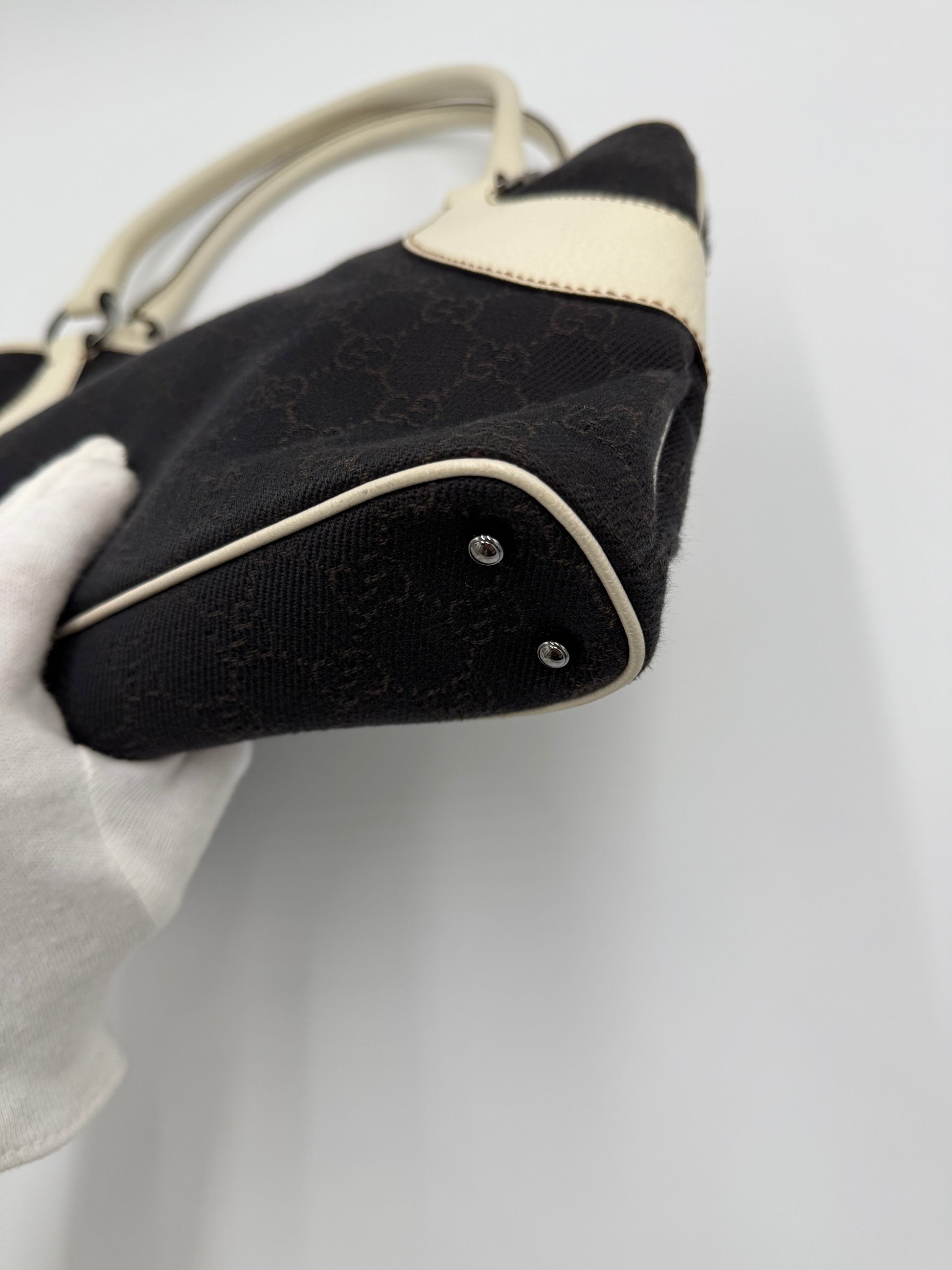 Gucci Borsa Vintage a Spalla in Tela Monogram GG e Pelle Bianca - Pally Vintage Closet