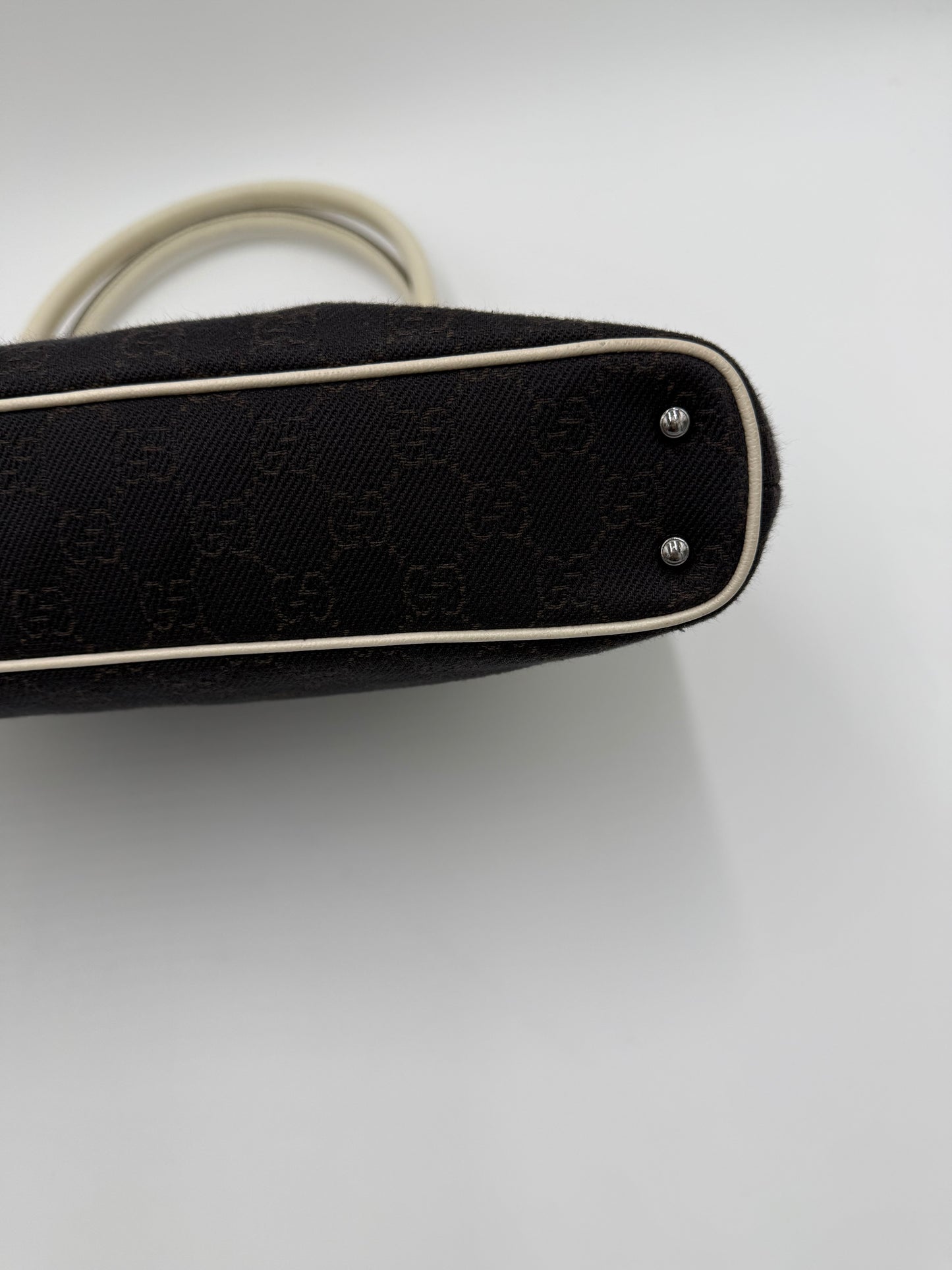 Gucci Borsa Vintage a Spalla in Tela Monogram GG e Pelle Bianca - Pally Vintage Closet