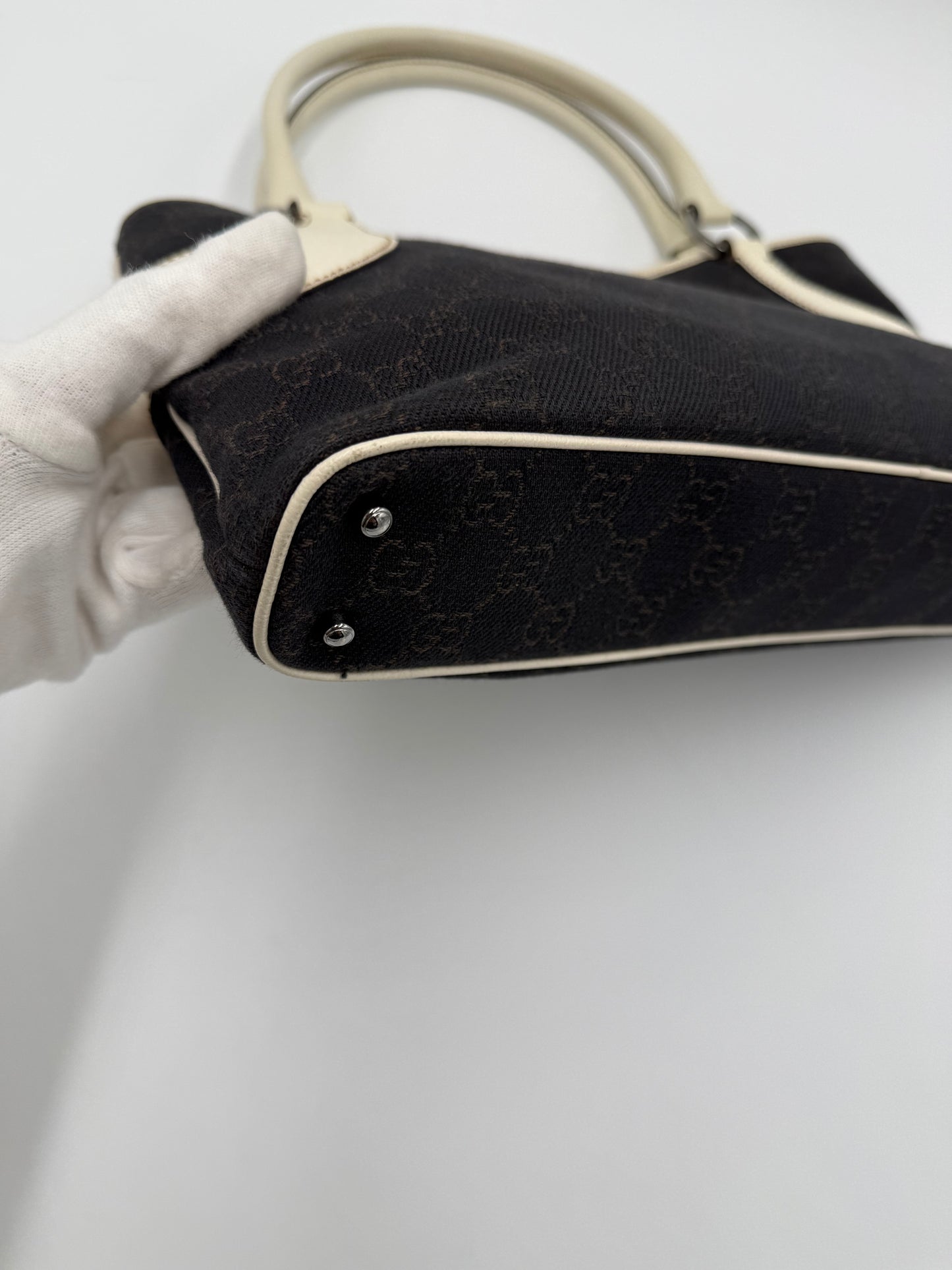 Gucci Borsa Vintage a Spalla in Tela Monogram GG e Pelle Bianca - Pally Vintage Closet