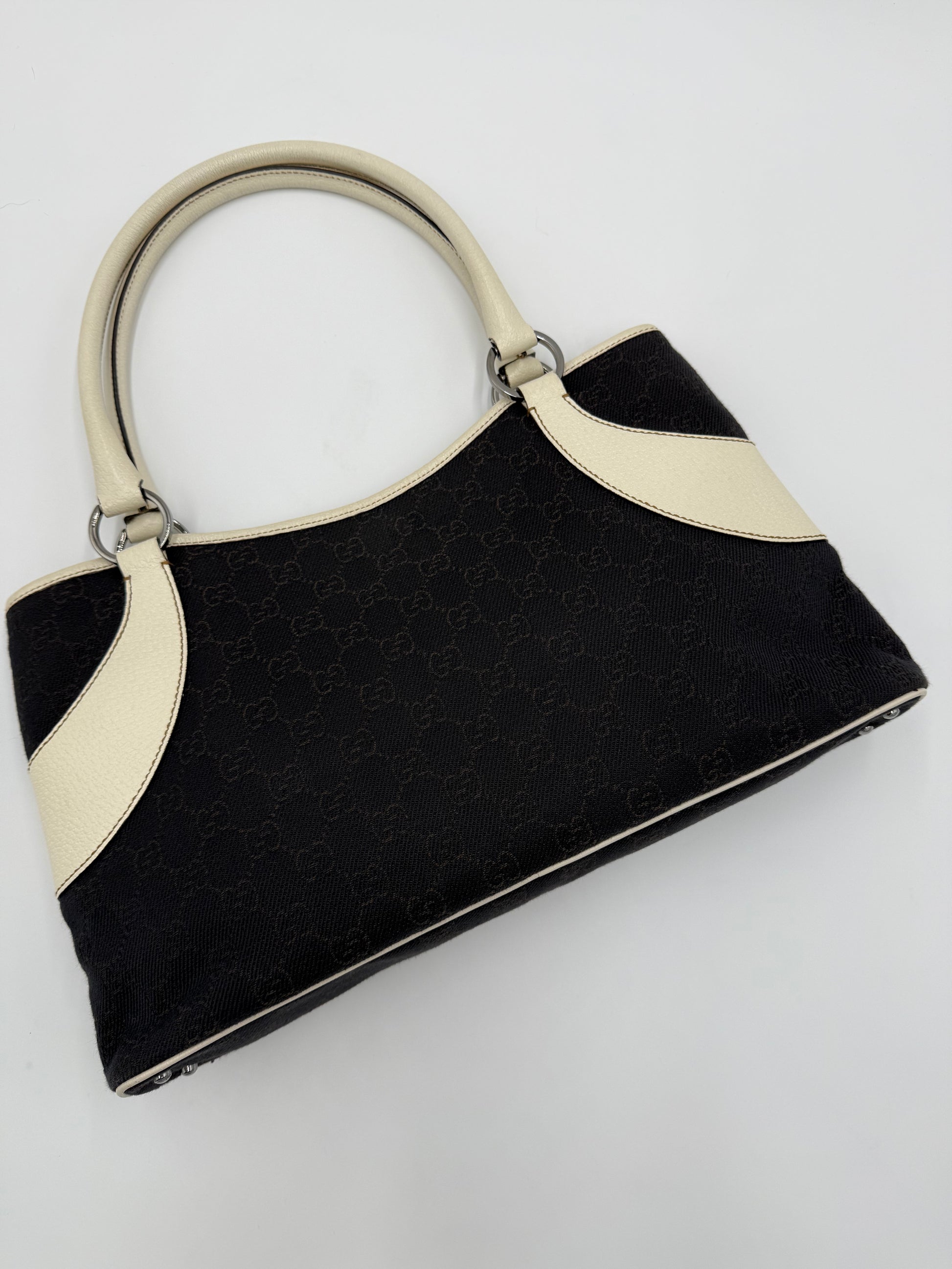 Gucci Borsa Vintage a Spalla in Tela Monogram GG e Pelle Bianca - Pally Vintage Closet