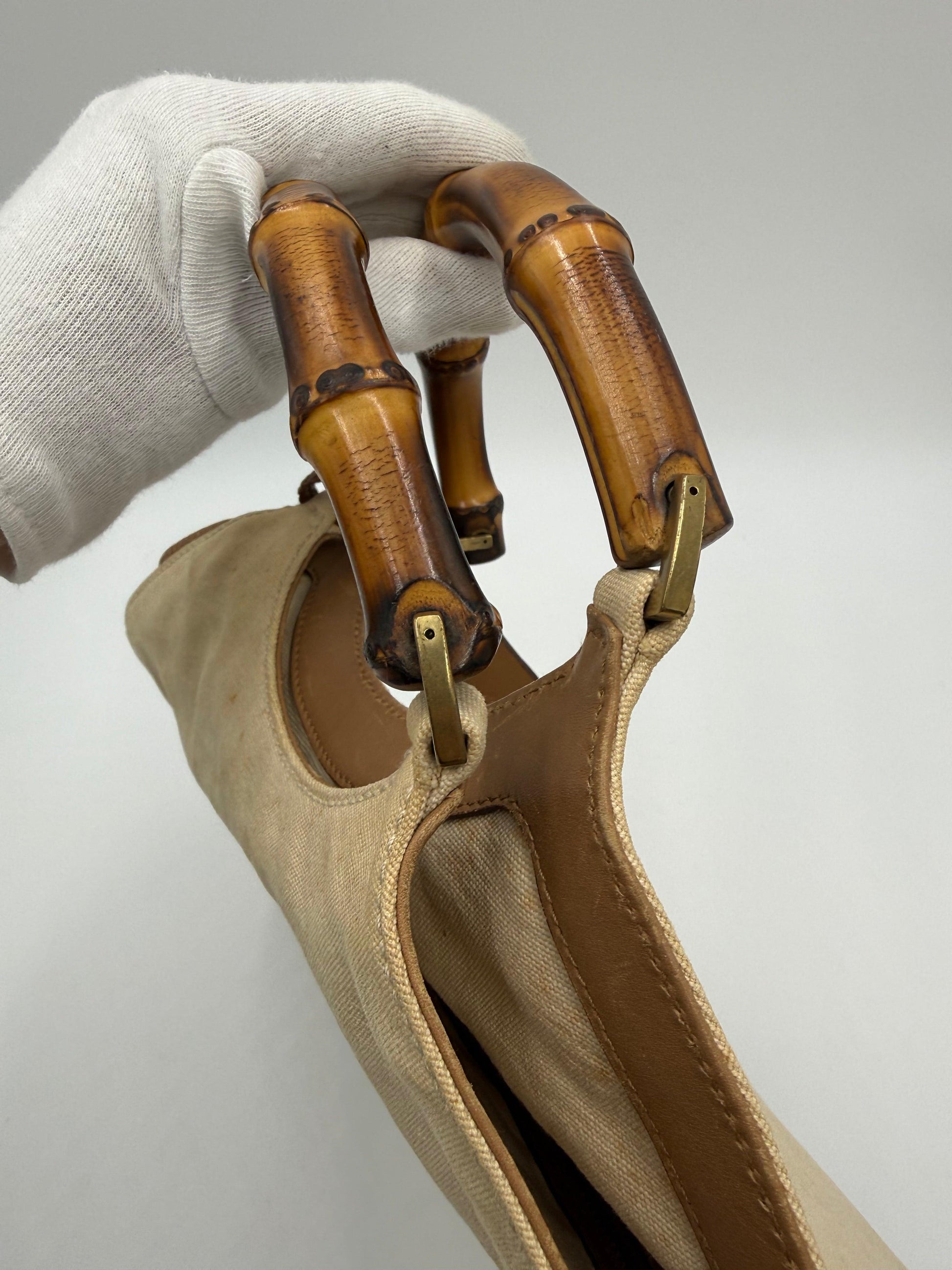 Gucci-Borsa-Vintage-con-Manici-in-Bamboo-e-Dettagli-Intrecciati-Beige-70493924819268 - Pally Vintage Closet