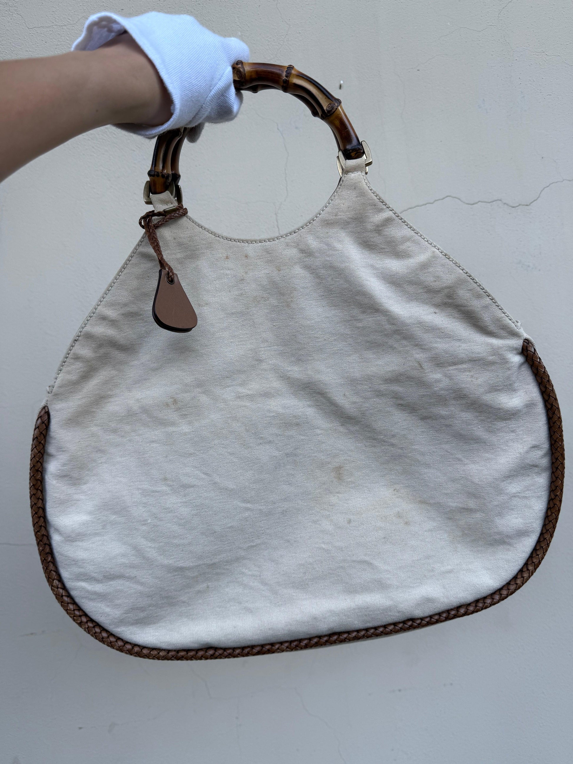 Gucci-Borsa-Vintage-con-Manici-in-Bamboo-e-Dettagli-Intrecciati-Beige-70493924852036 - Pally Vintage Closet