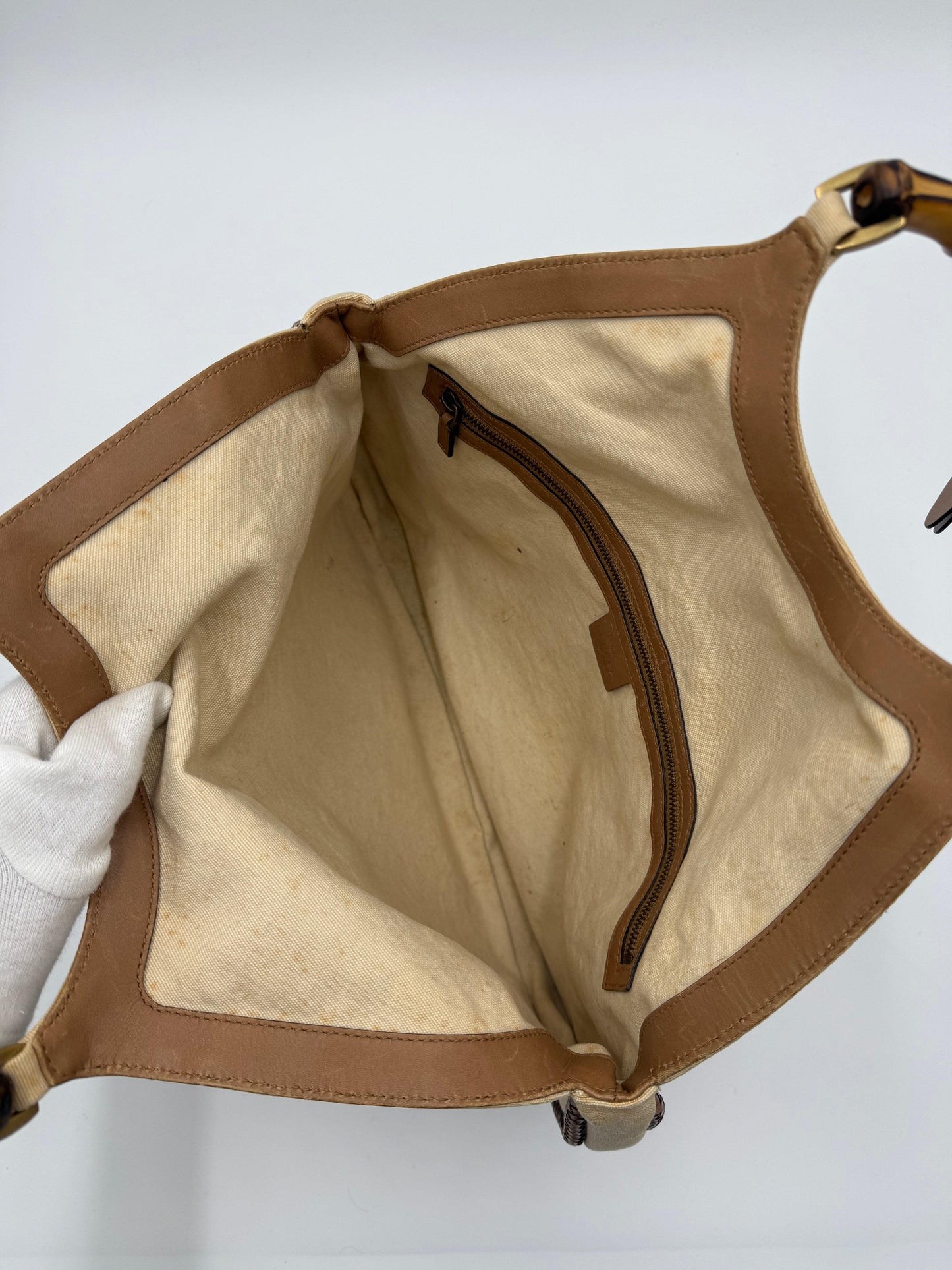 Gucci-Borsa-Vintage-con-Manici-in-Bamboo-e-Dettagli-Intrecciati-Beige-70493924983108 - Pally Vintage Closet