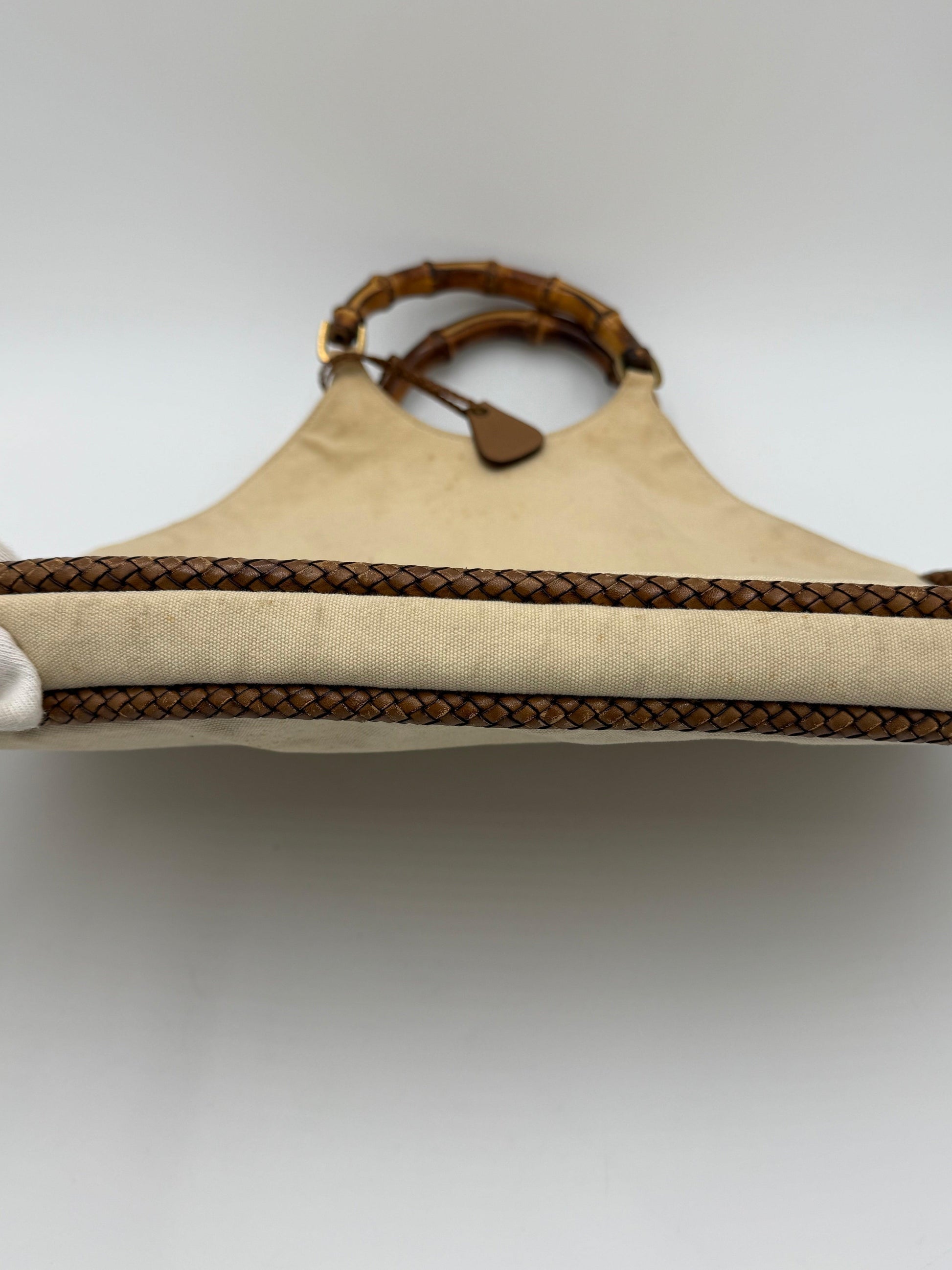 Gucci-Borsa-Vintage-con-Manici-in-Bamboo-e-Dettagli-Intrecciati-Beige-70493925114180 - Pally Vintage Closet