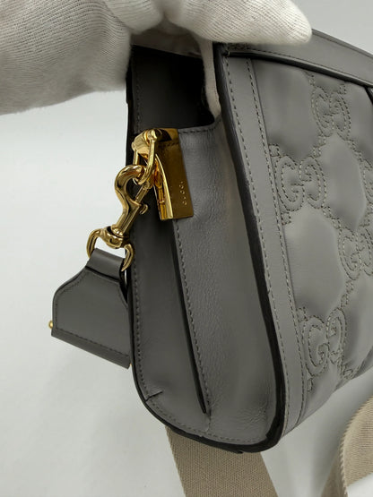 Gucci-Borsa-a-Tracolla-Ophidia-GG-Marmont-Piccola-in-Pelle-Matelass-Grigia-70314498359620 - Pally Vintage Closet