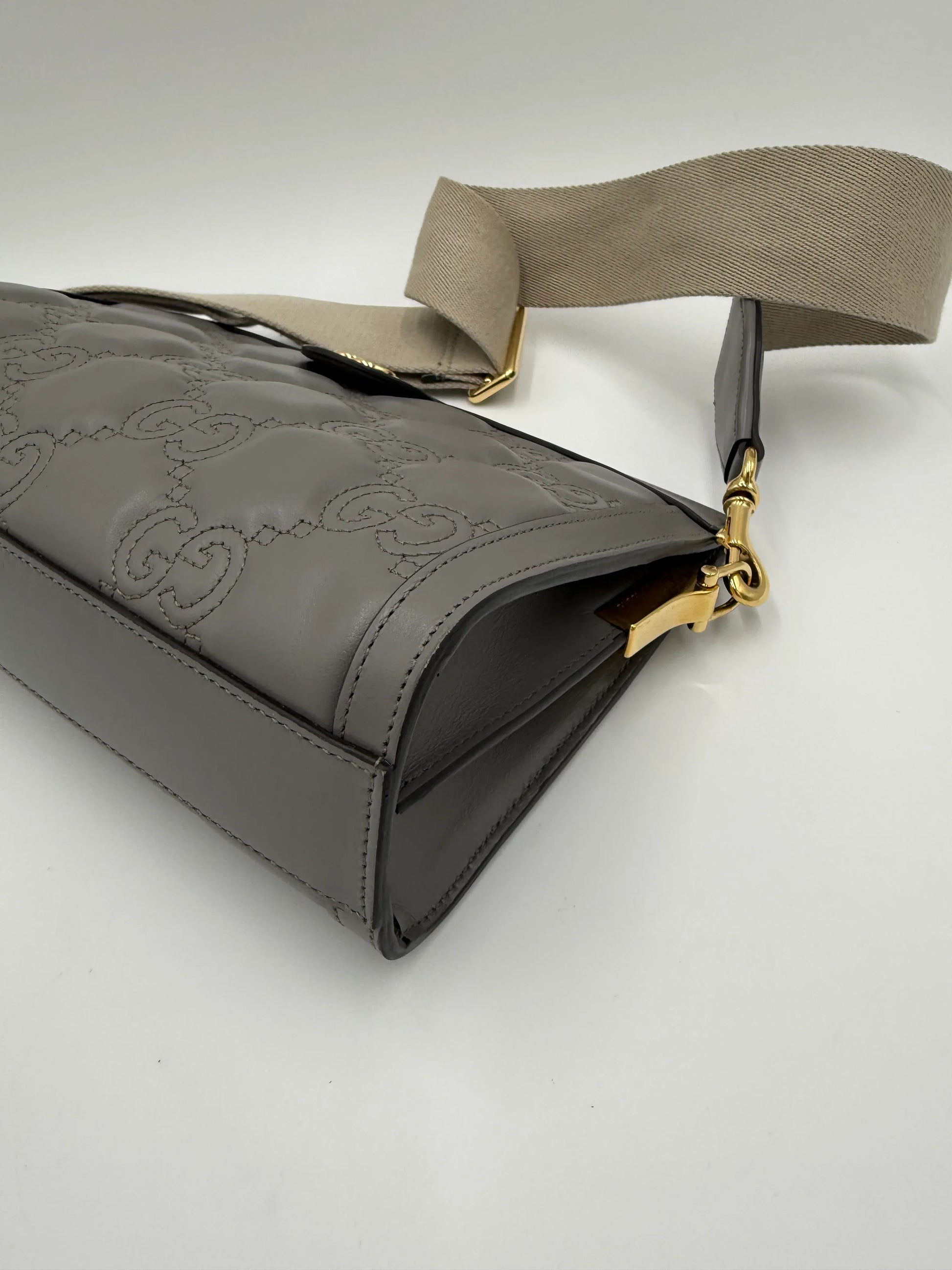 Gucci-Borsa-a-Tracolla-Ophidia-GG-Marmont-Piccola-in-Pelle-Matelass-Grigia-70314498523460 - Pally Vintage Closet