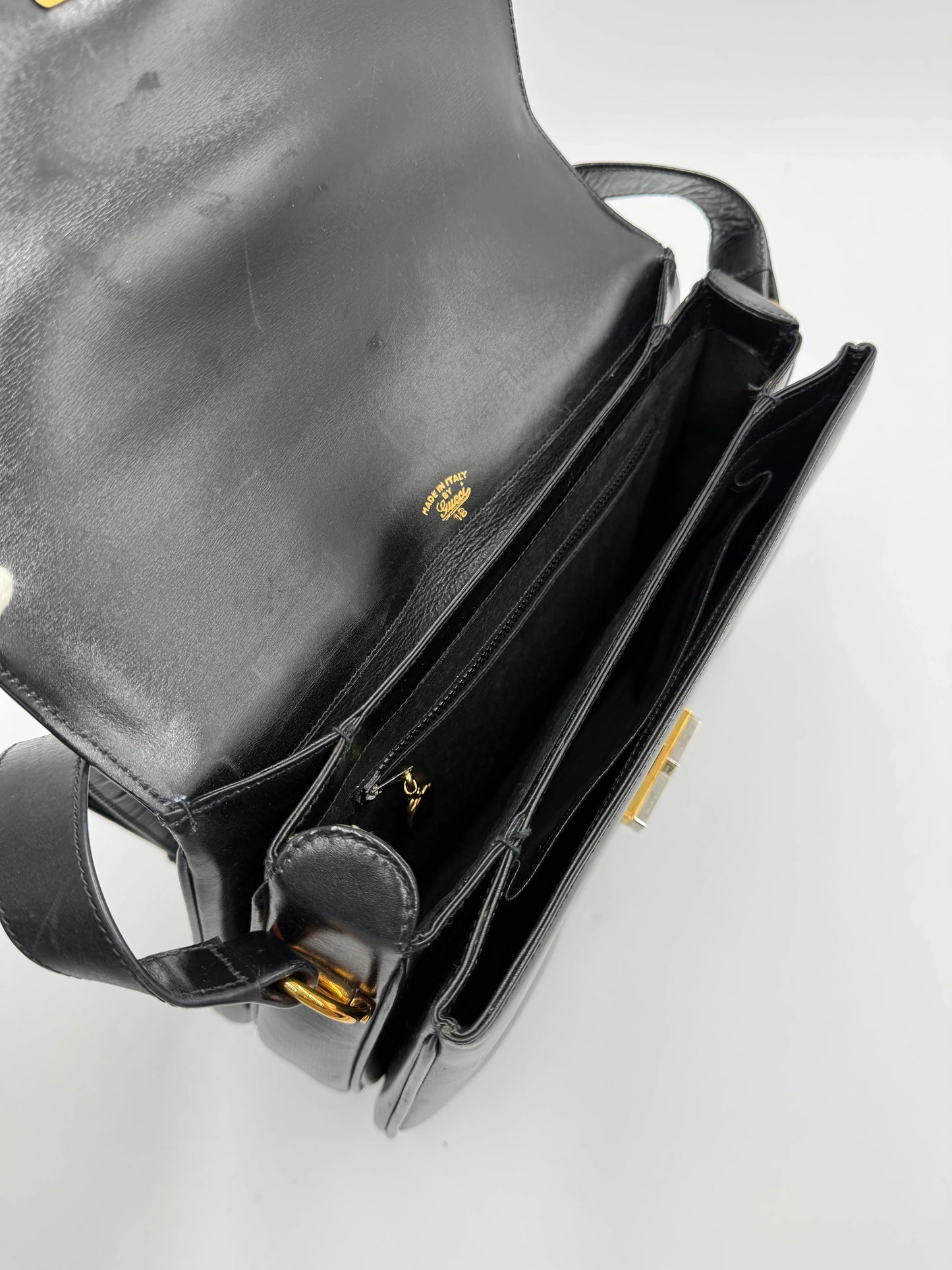 Gucci-Borsa-a-Tracolla-Vintage-in-Pelle-Liscia-Nera-69515604984132 - Pally Vintage Closet